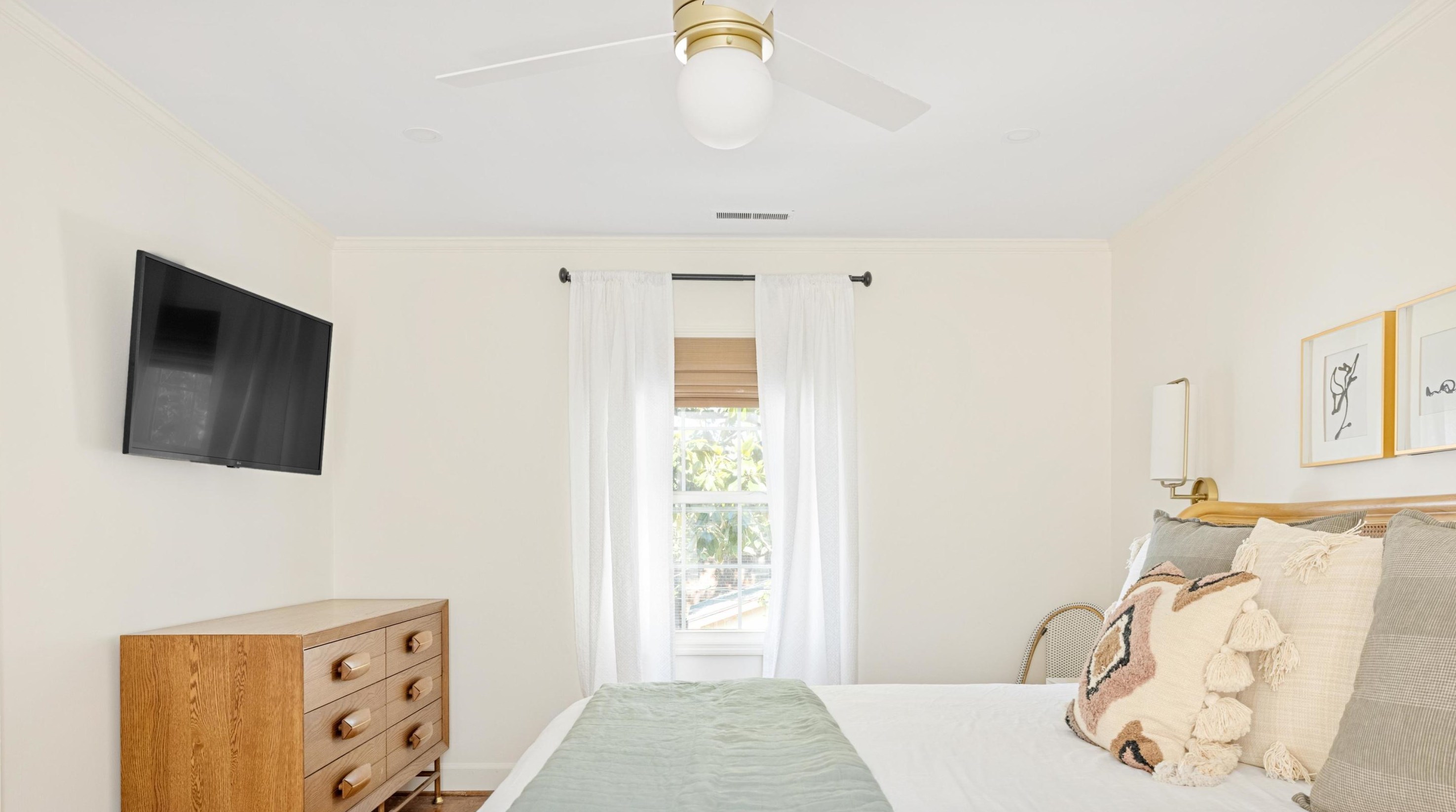 17 Poulnot Ln, Charleston SC  29401-6912 exterior