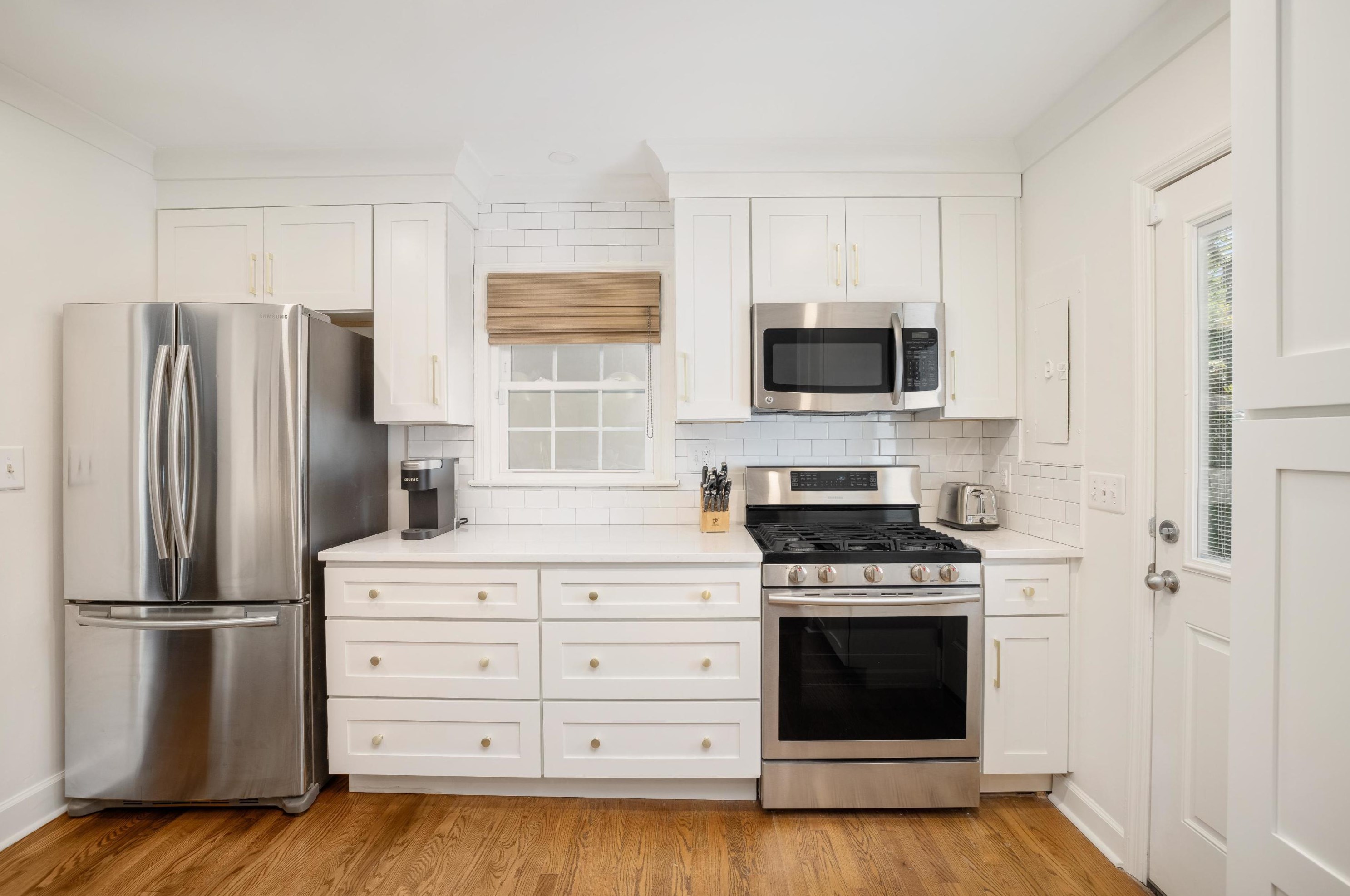 17 Poulnot Ln, Charleston SC  29401-6912 exterior