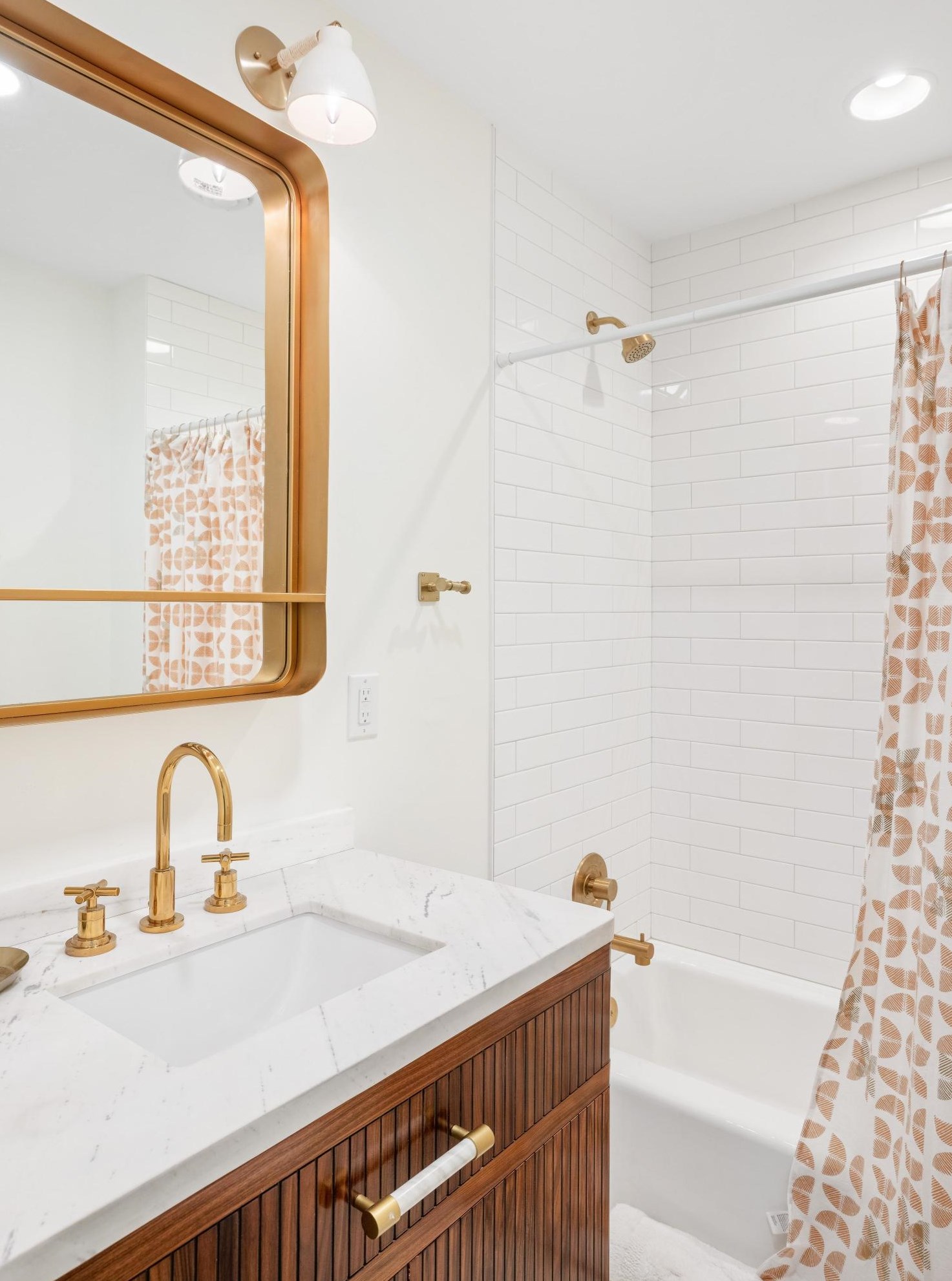 17 Poulnot Ln, Charleston SC  29401-6912 exterior