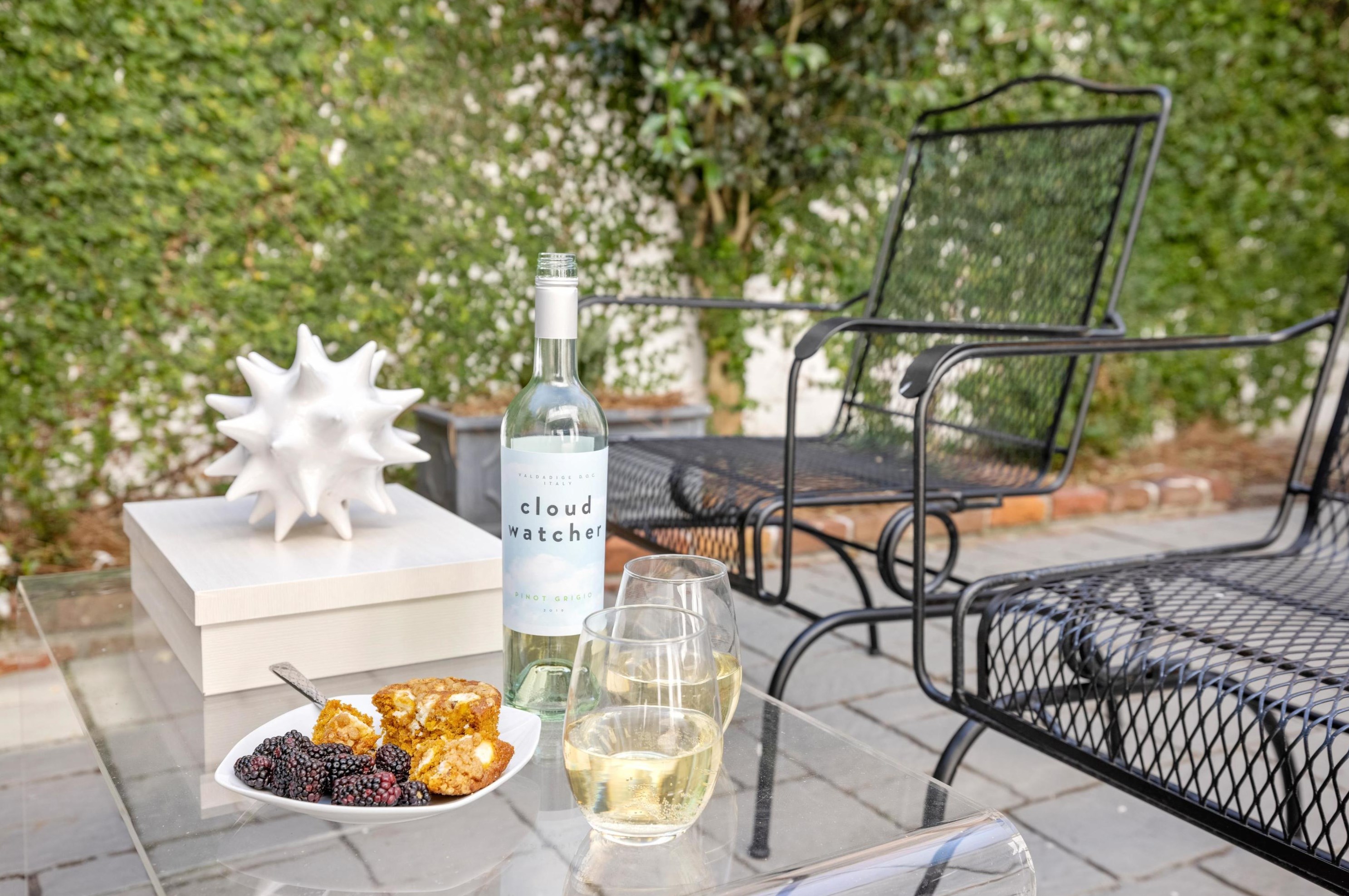 17 Poulnot Ln, Charleston SC  29401-6912 exterior