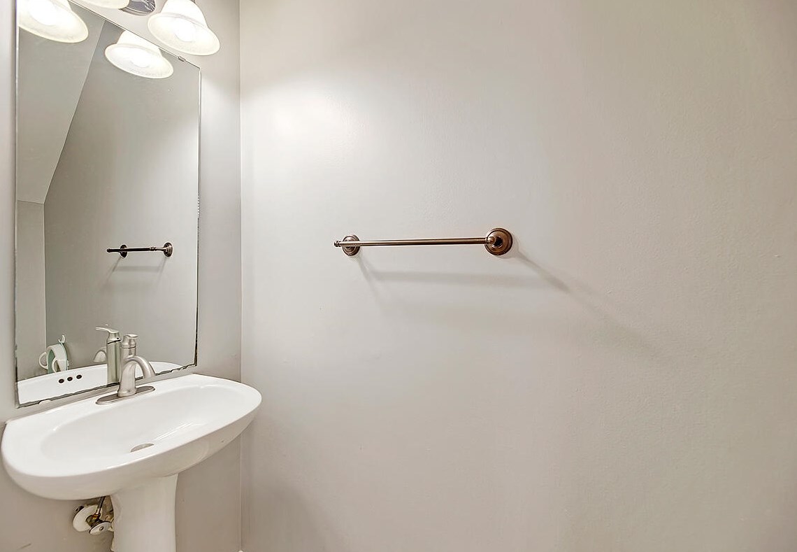 1719 Crystal Lk Dr, Charleston SC 29412-8279 exterior