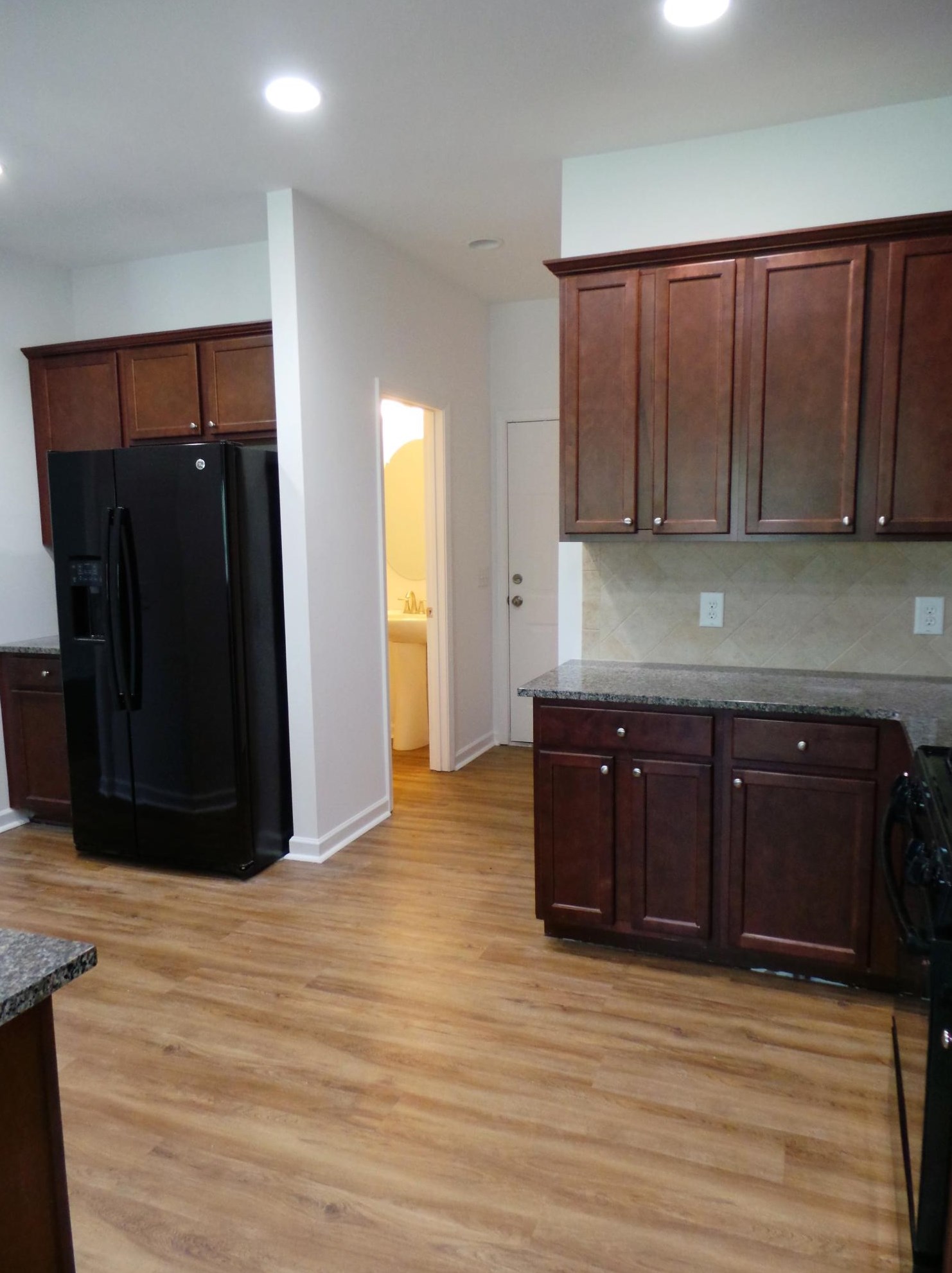 465 Whispering Breeze Ln, Summerville SC  29486 exterior