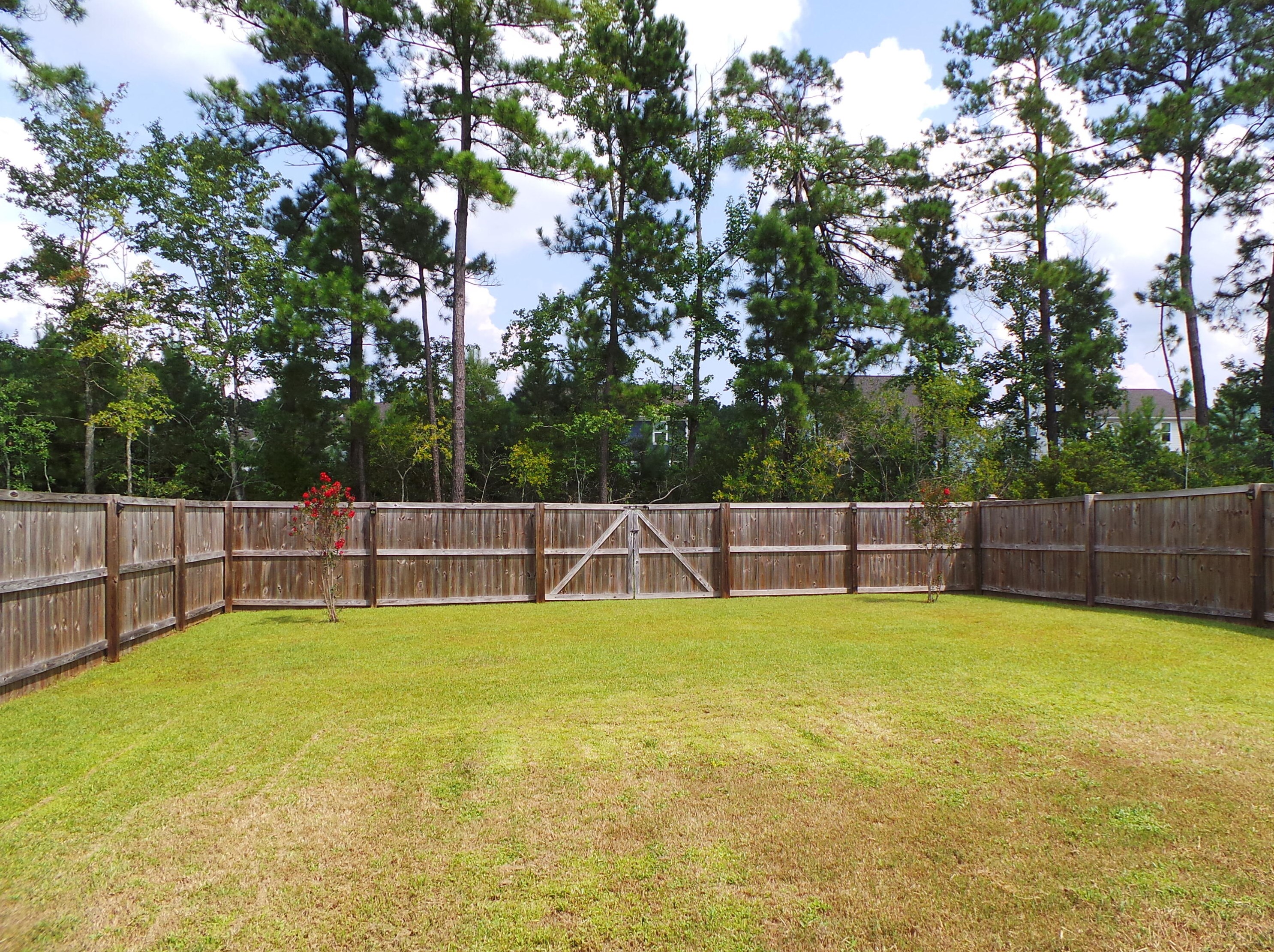 465 Whispering Breeze Ln, Summerville SC  29486 exterior