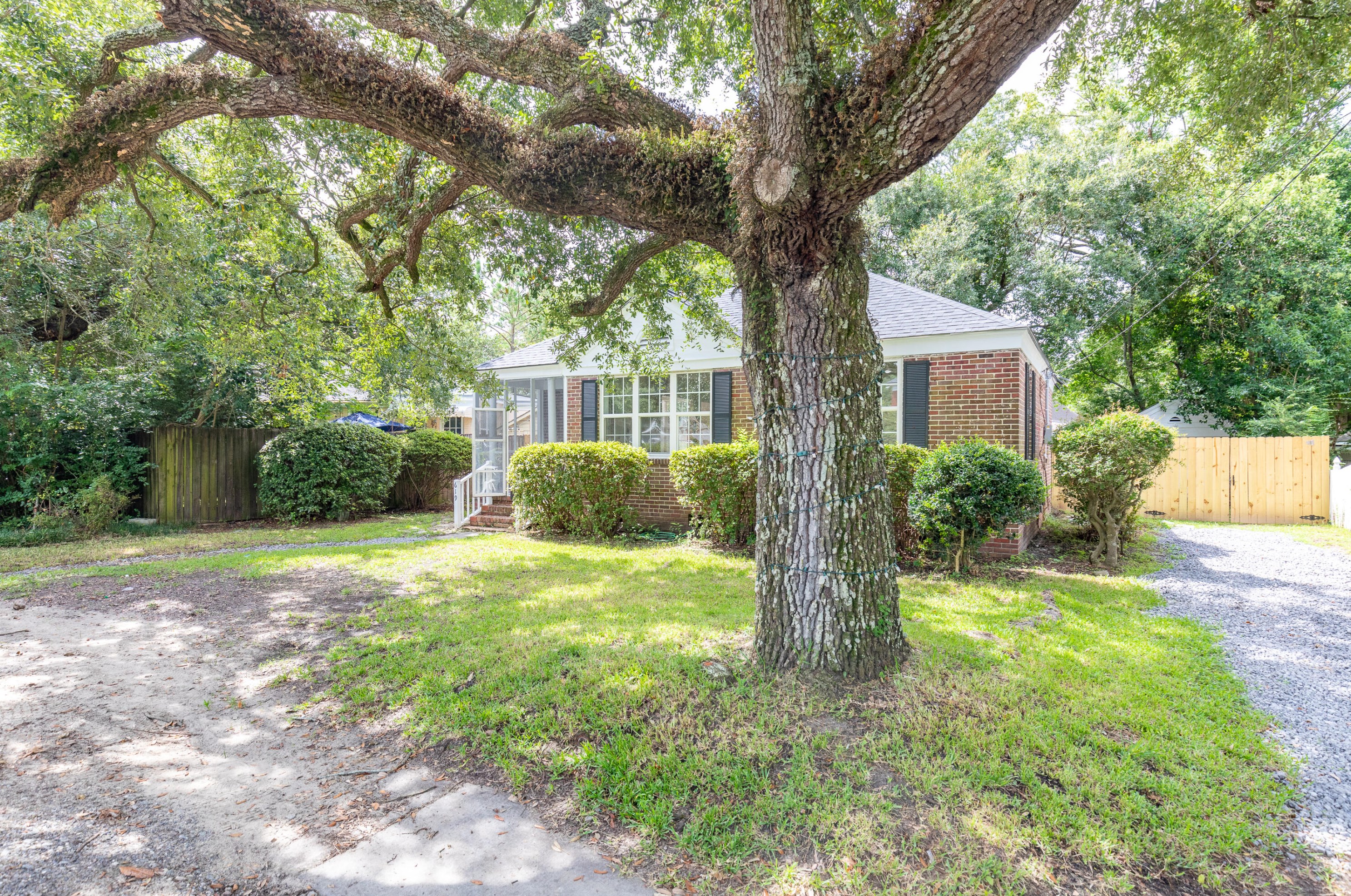 619 Savannah Hwy, Charleston SC 29407-7288 exterior