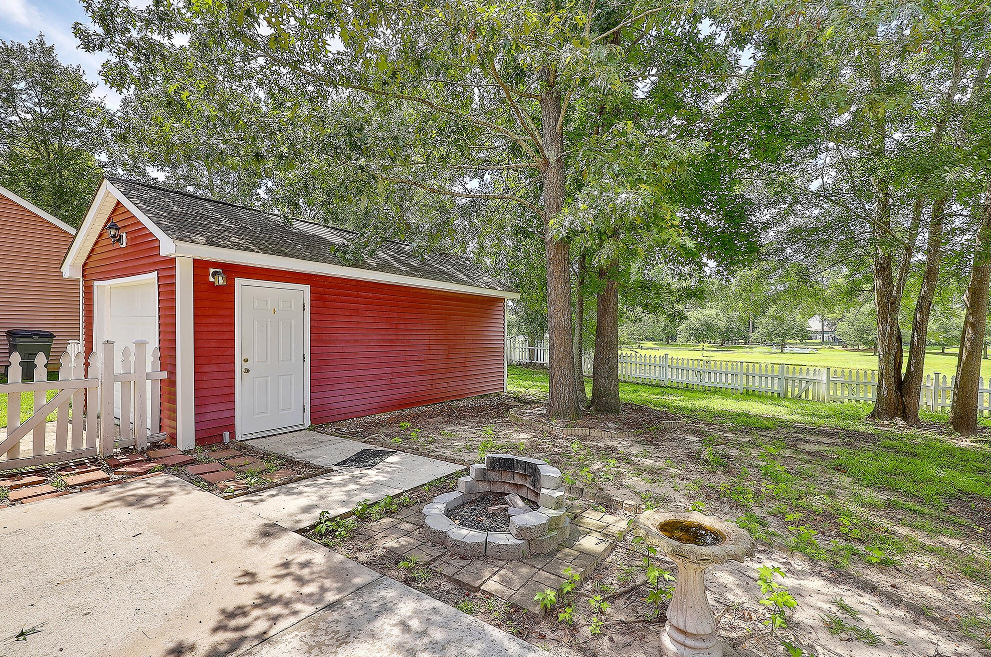 8983 Planters Row Ln, Summerville SC  29485-8968 exterior