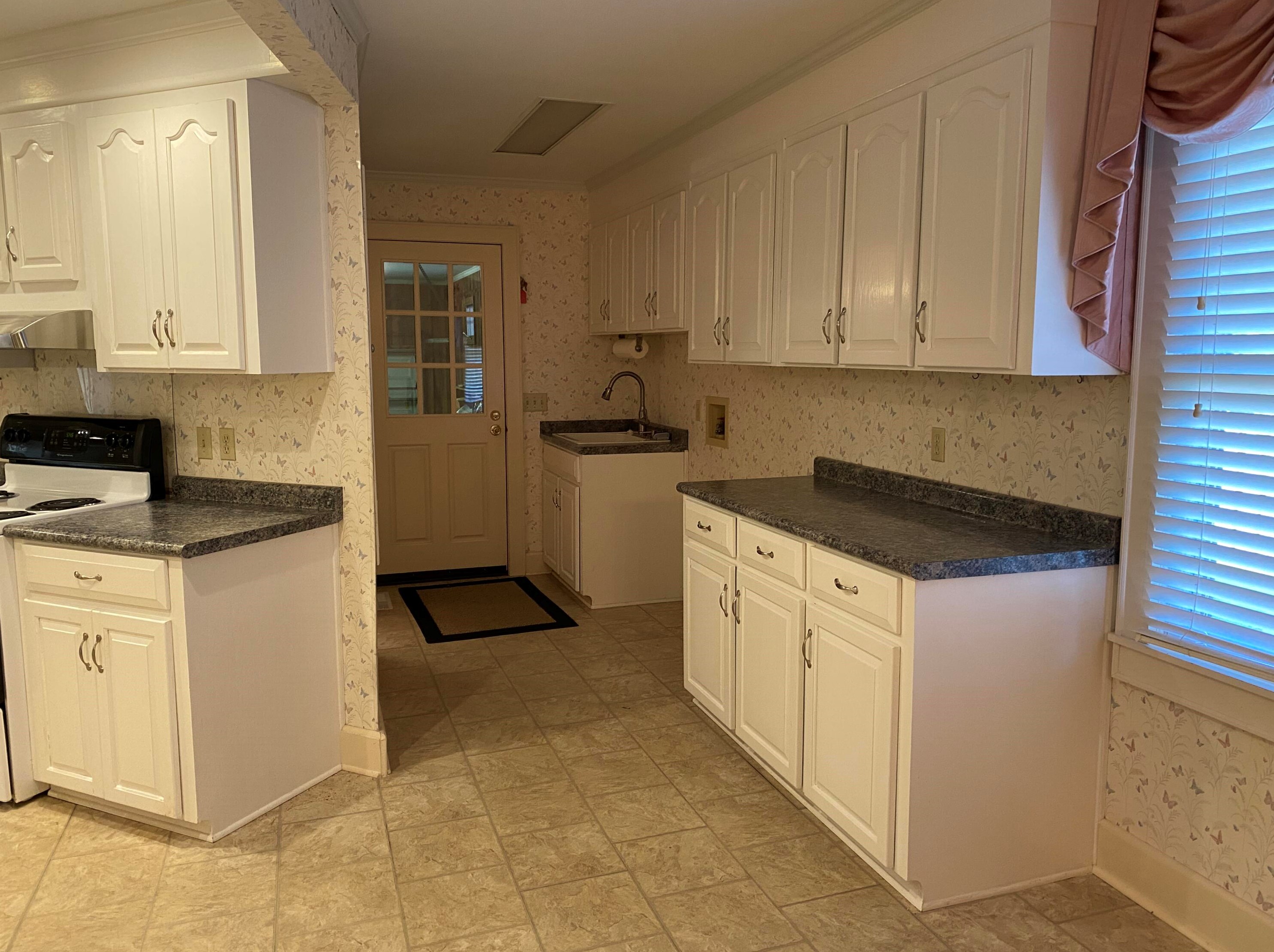 35 Waverly Rd, Walterboro SC  29488-3671 exterior