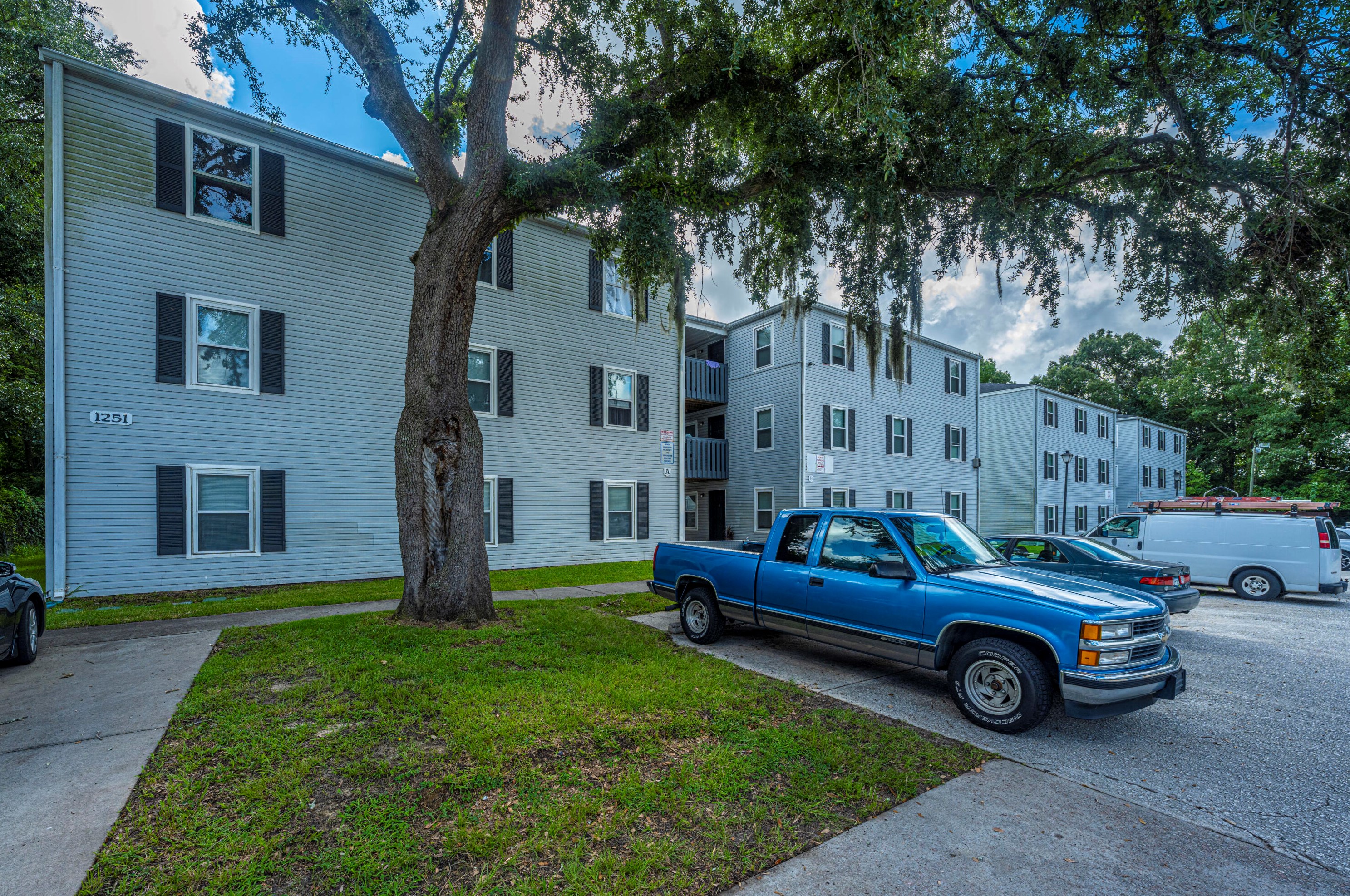 1251 Sumner Ave, Charleston SC 29406-3840 exterior