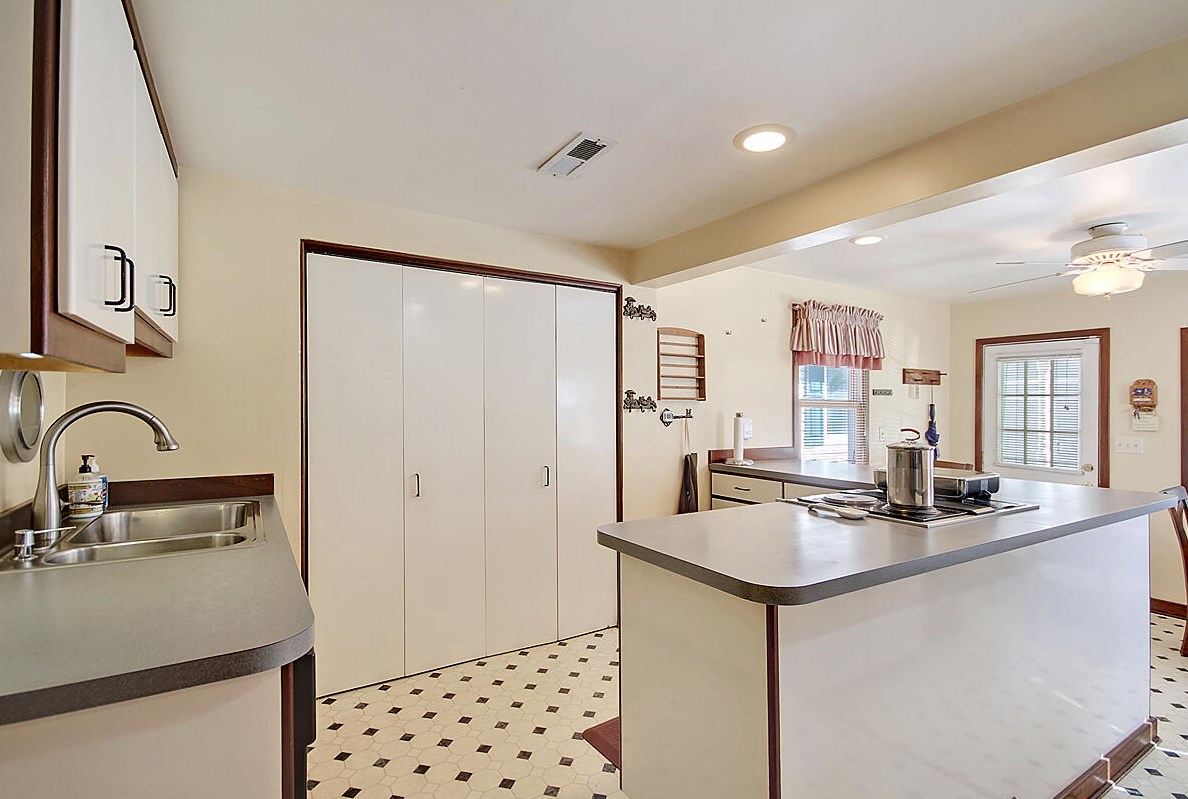 2234 Parsonage Rd, Charleston SC 29414-6307 exterior