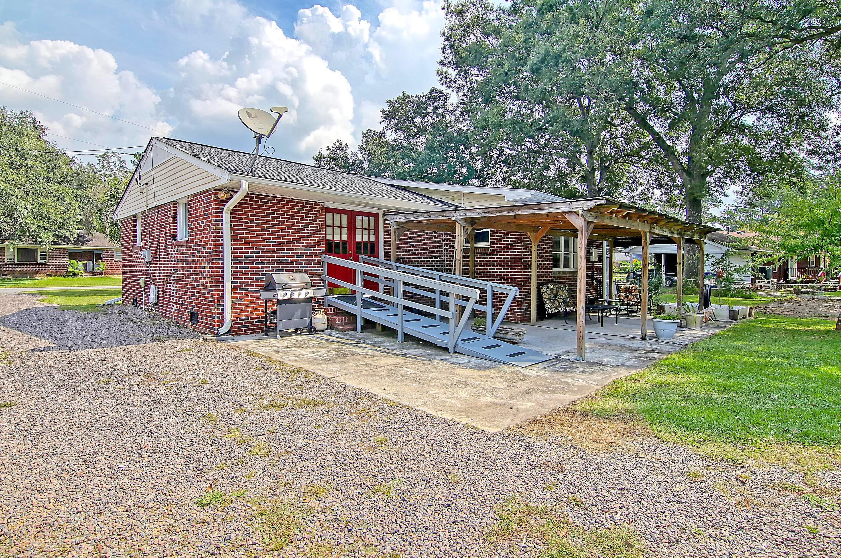 2555 Church Crk Dr, Charleston SC 29414-6407 exterior