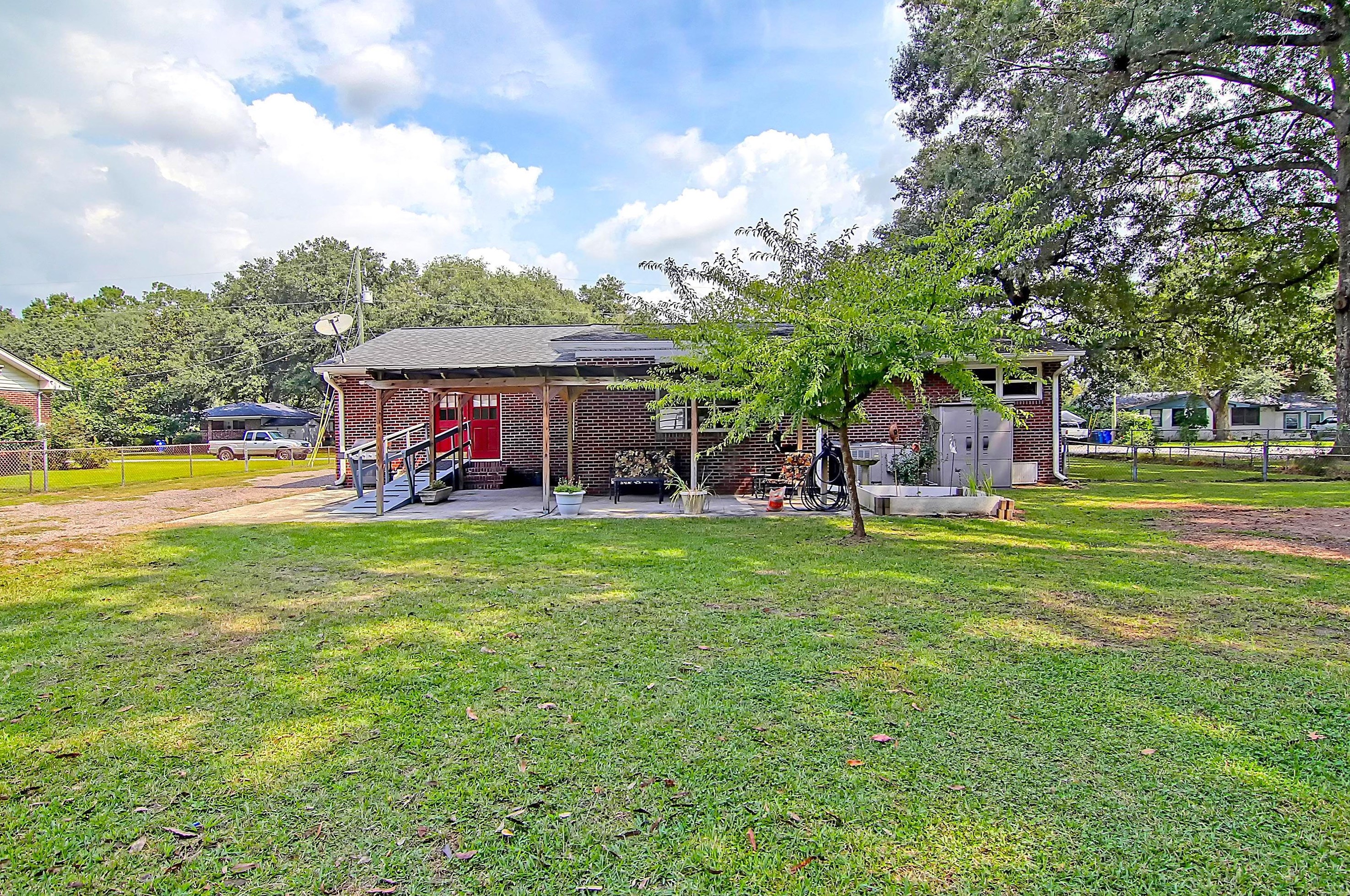 2555 Church Crk Dr, Charleston SC 29414-6407 exterior