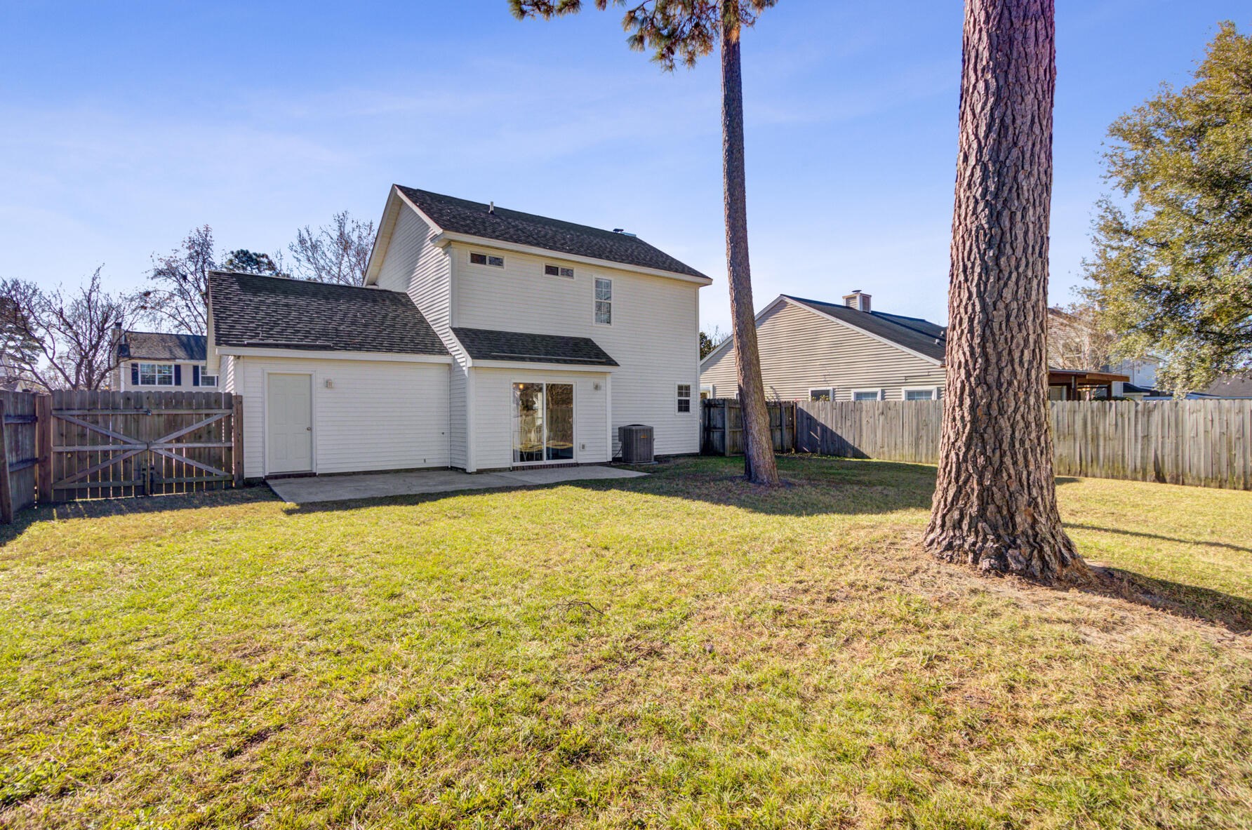 230 Hastings Dr, Charleston SC 29445-6620 exterior