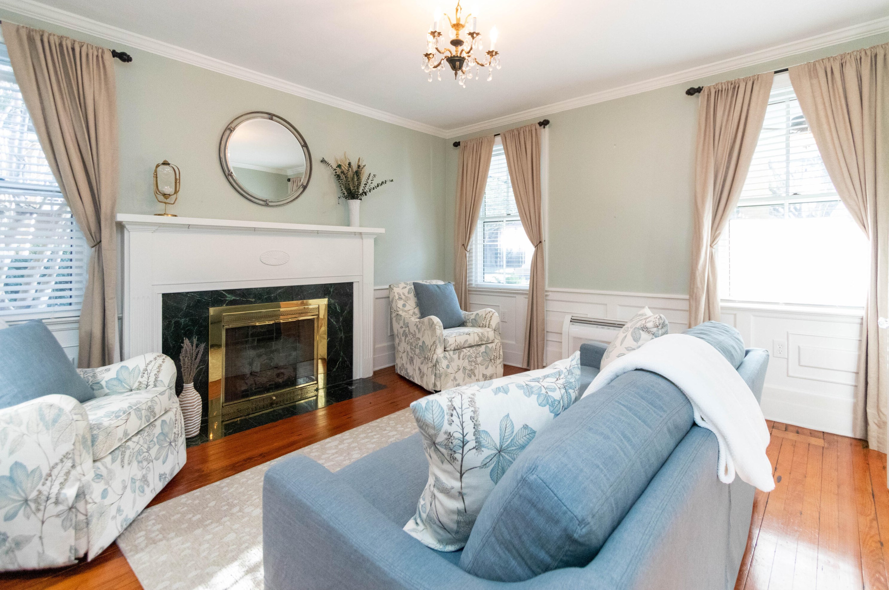 56 Gadsden St, Charleston SC  29401-1208 exterior