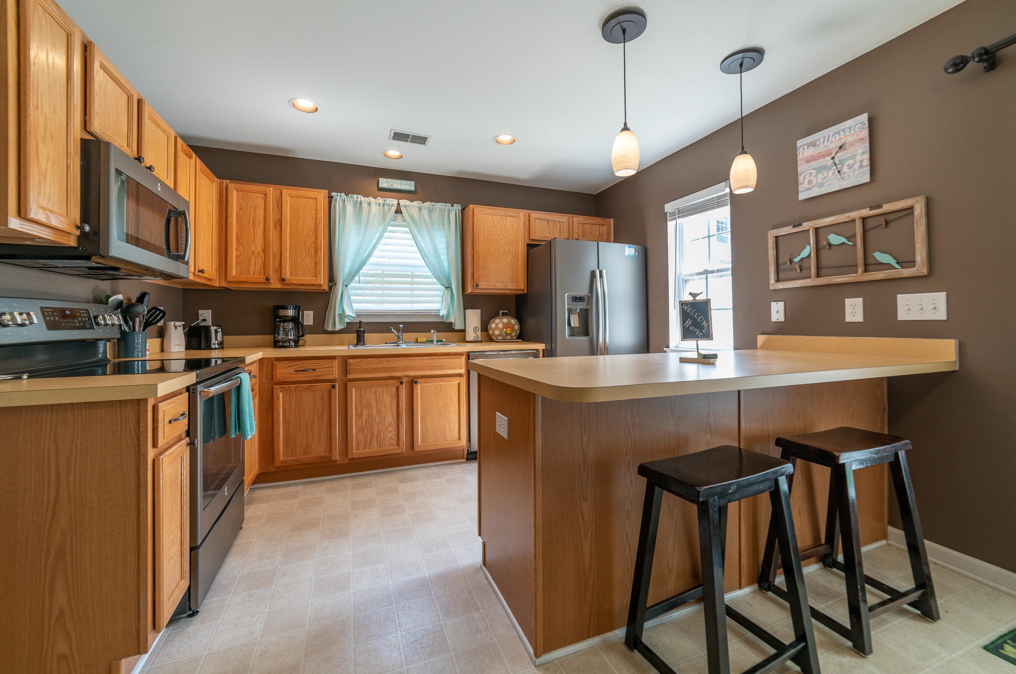 700 Pine Bluff Dr, Summerville SC  29483-1648 exterior