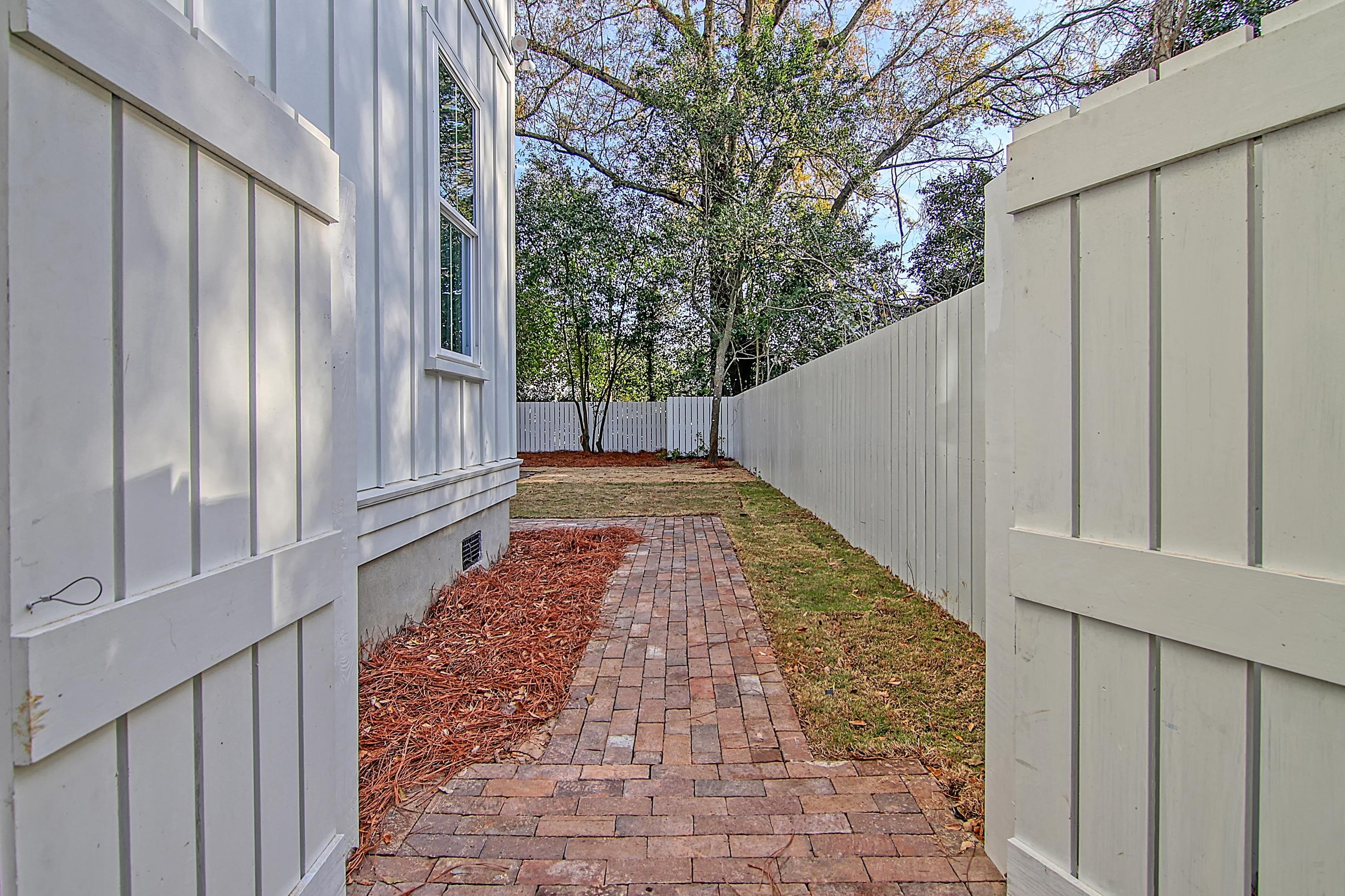 2211 Heriot St, Charleston SC  29403-3023 exterior