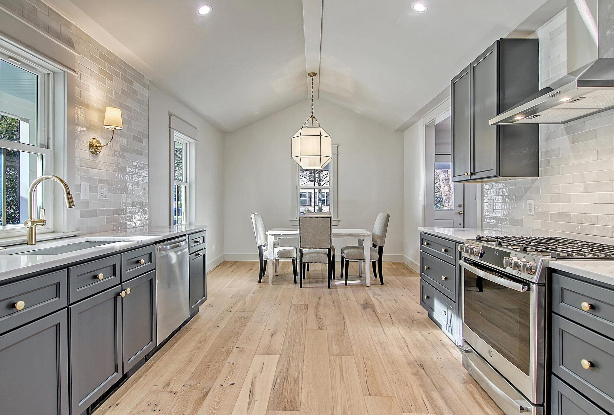 2211 Heriot St, Charleston SC  29403-3023 exterior