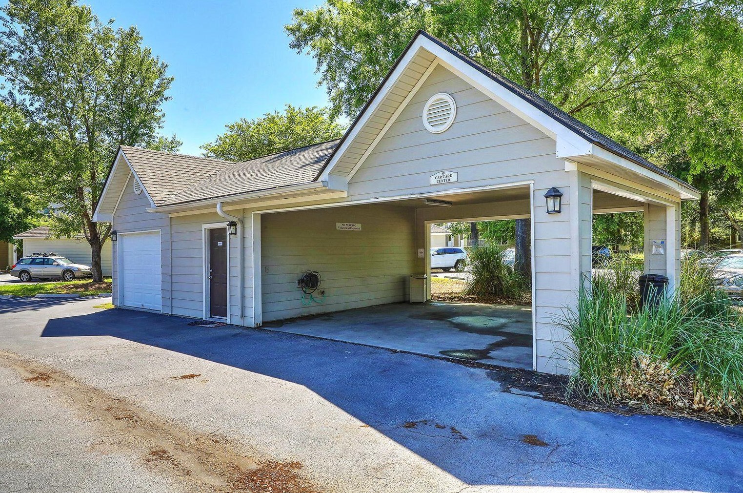 700 Daniel Ellis Dr, Charleston SC  12308-3034 exterior