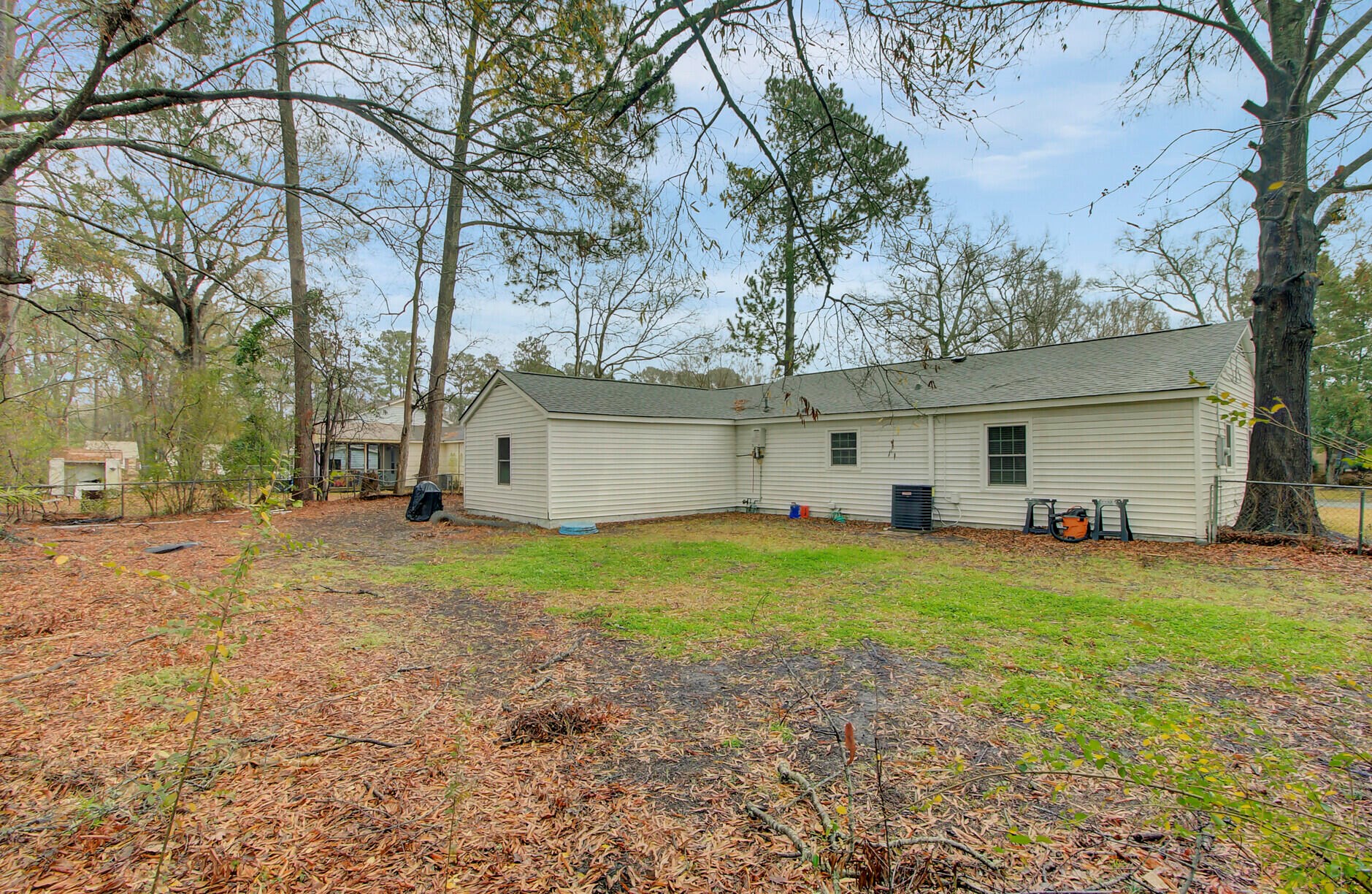 7663 Hillview Ln, Charleston SC  29420-8840 exterior