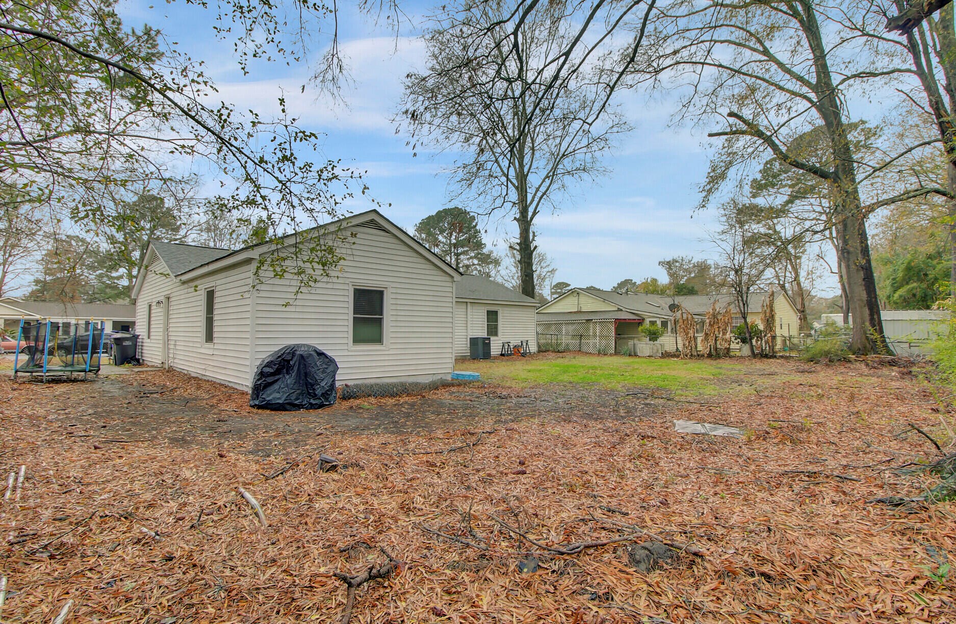 7663 Hillview Ln, Charleston SC  29420-8840 exterior