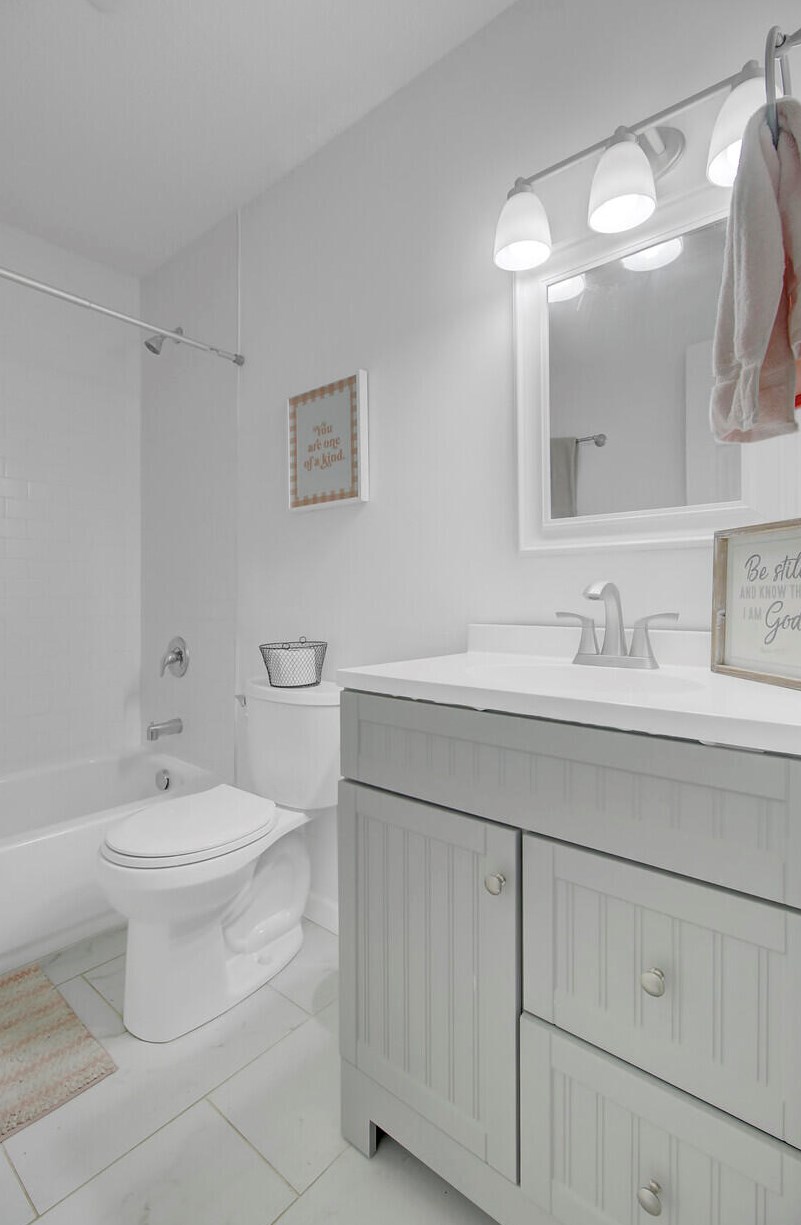 7663 Hillview Ln, Charleston SC  29420-8840 exterior