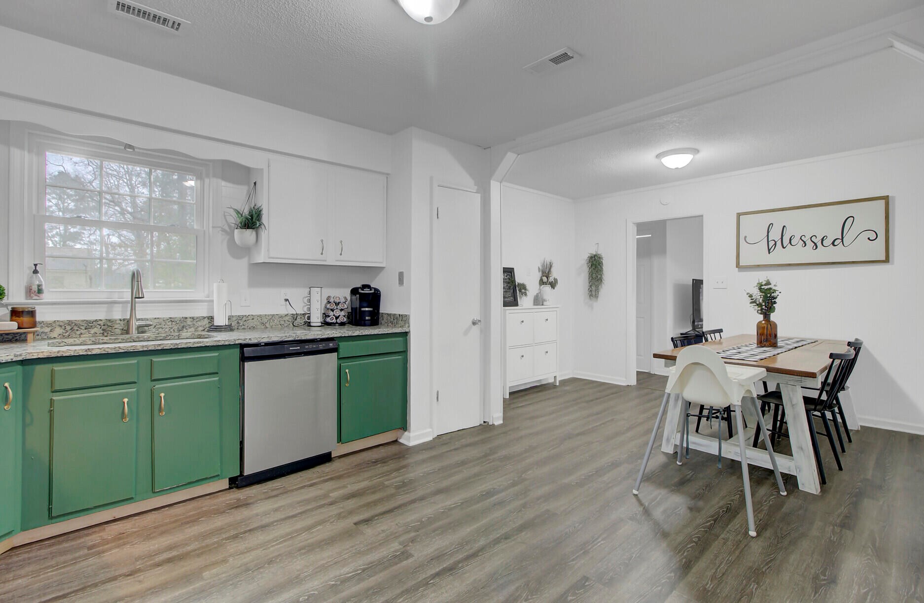 7663 Hillview Ln, Charleston SC  29420-8840 exterior