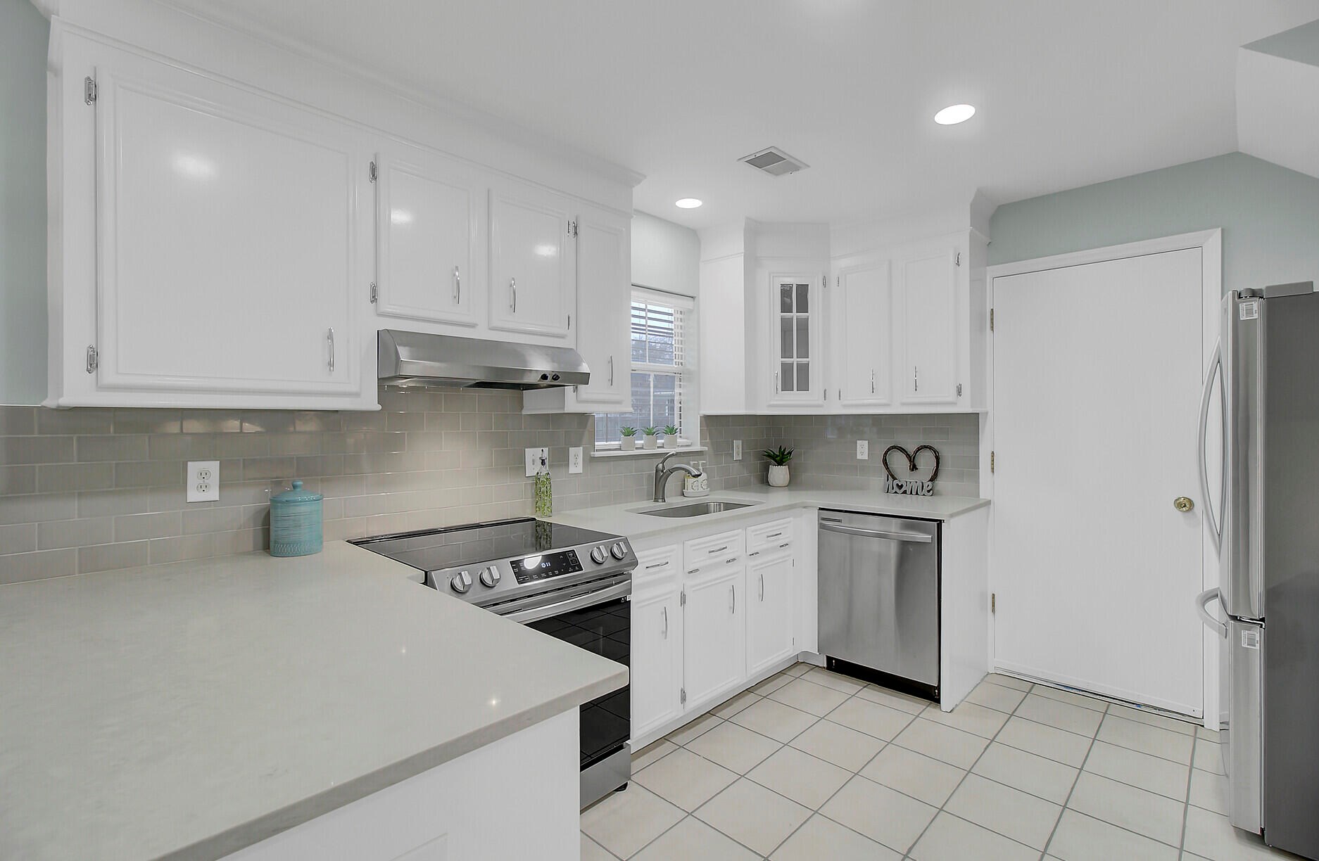 361 Arlington Dr, Charleston SC 29414-5046 exterior