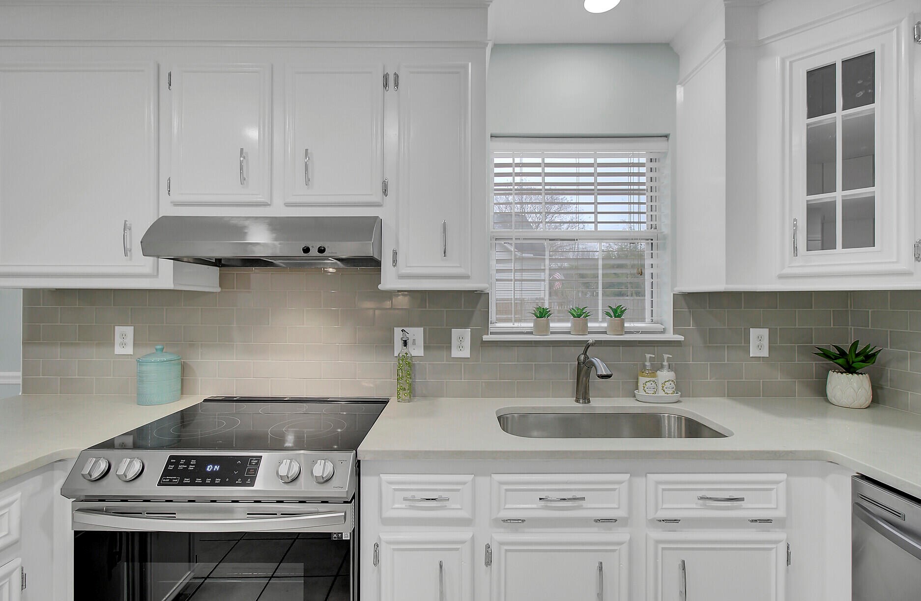 361 Arlington Dr, Charleston SC 29414-5046 exterior