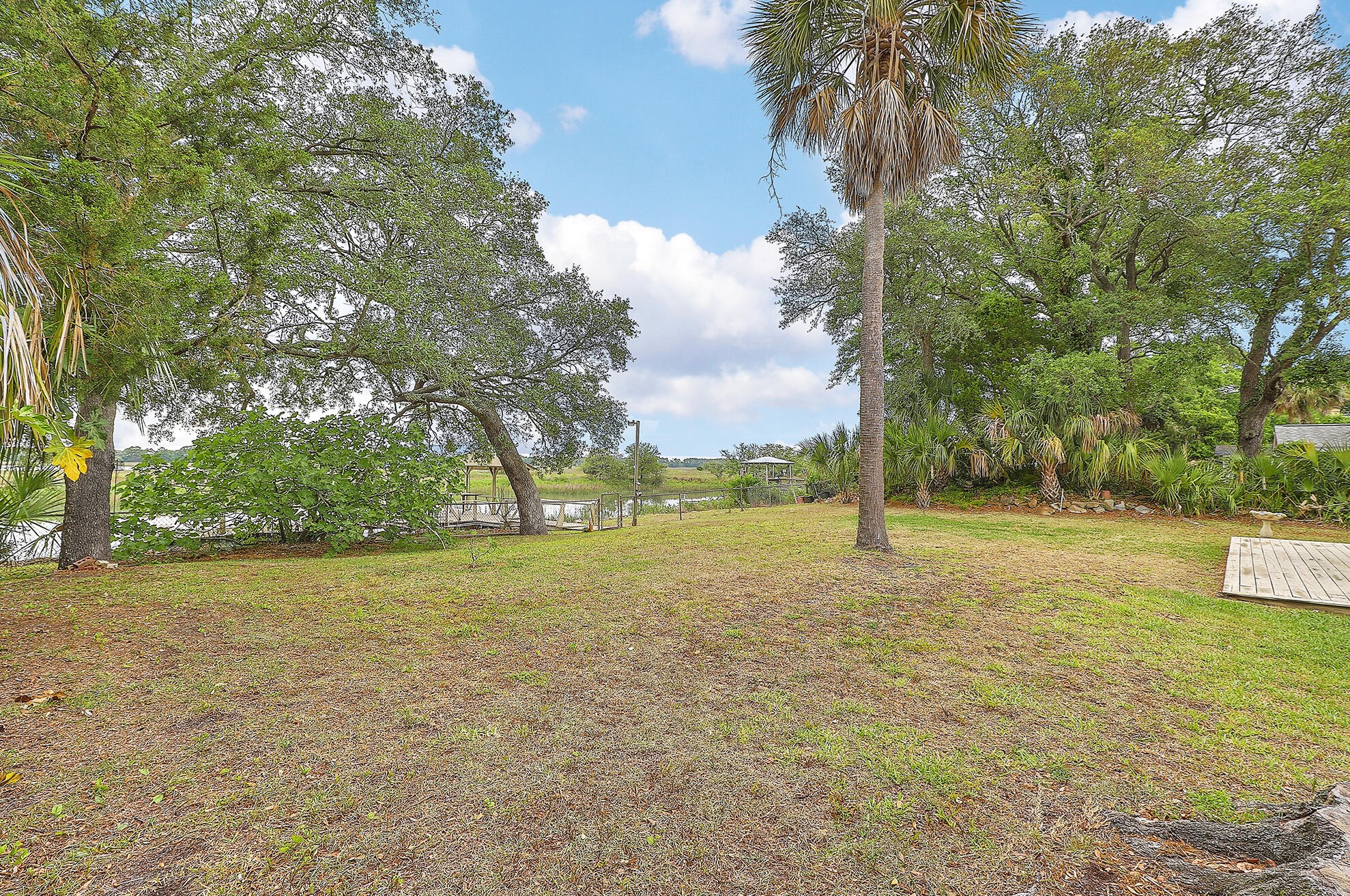 1632 Oak Island Dr, Charleston SC 29412-9519 exterior