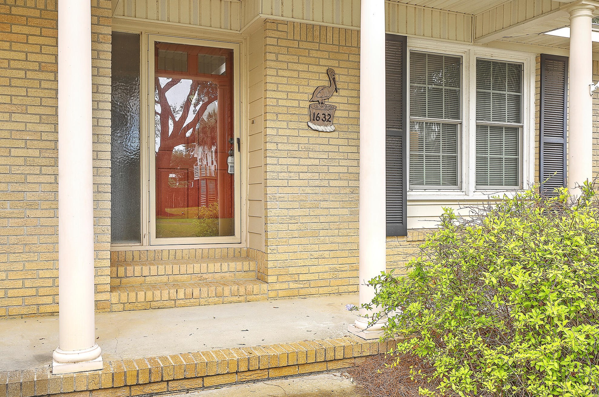 1632 Oak Island Dr, Charleston SC 29412-9519 exterior