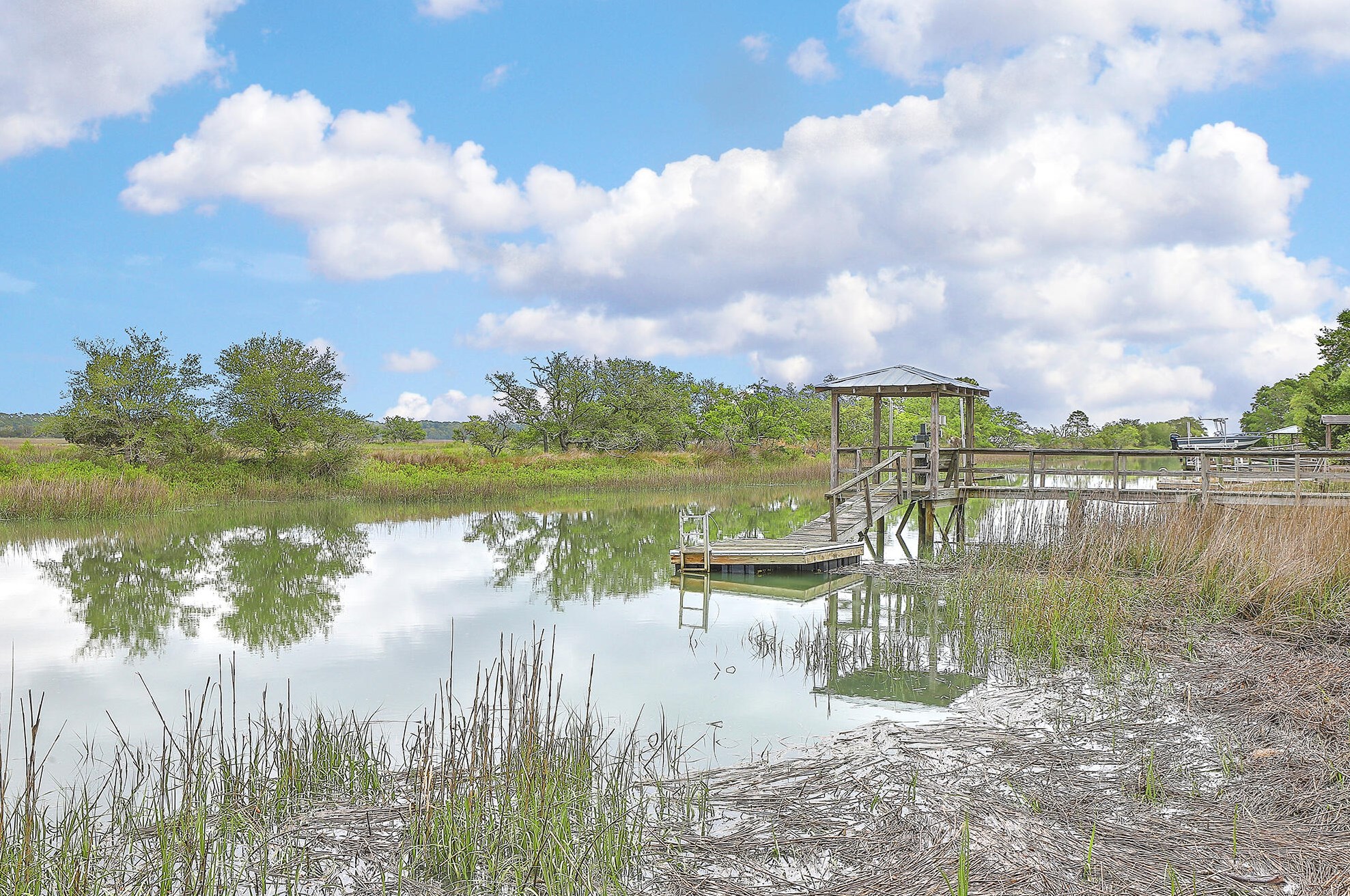 1632 Oak Island Dr, Charleston SC 29412-9519 exterior