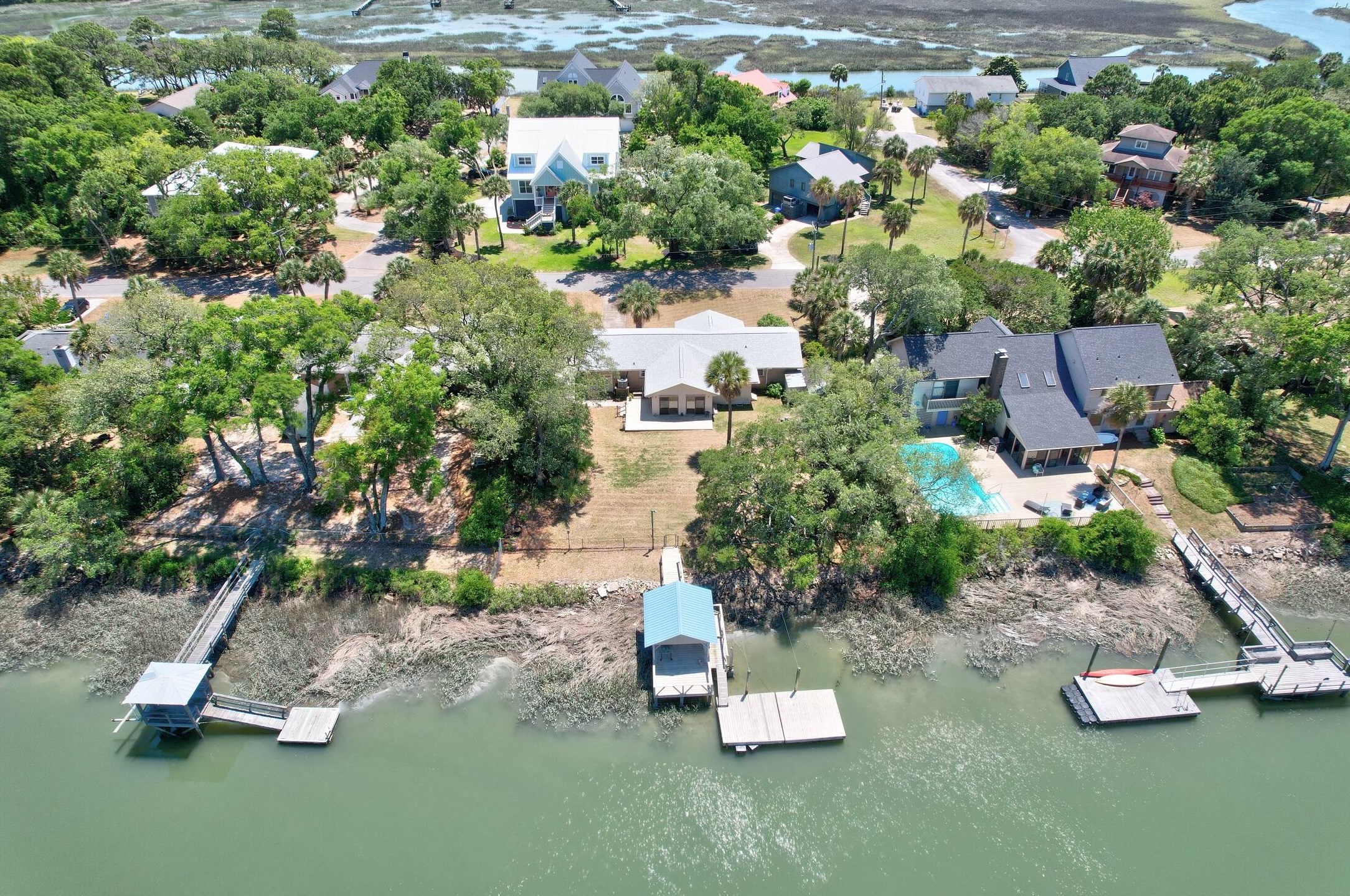 1632 Oak Island Dr, Charleston SC 29412-9519 exterior