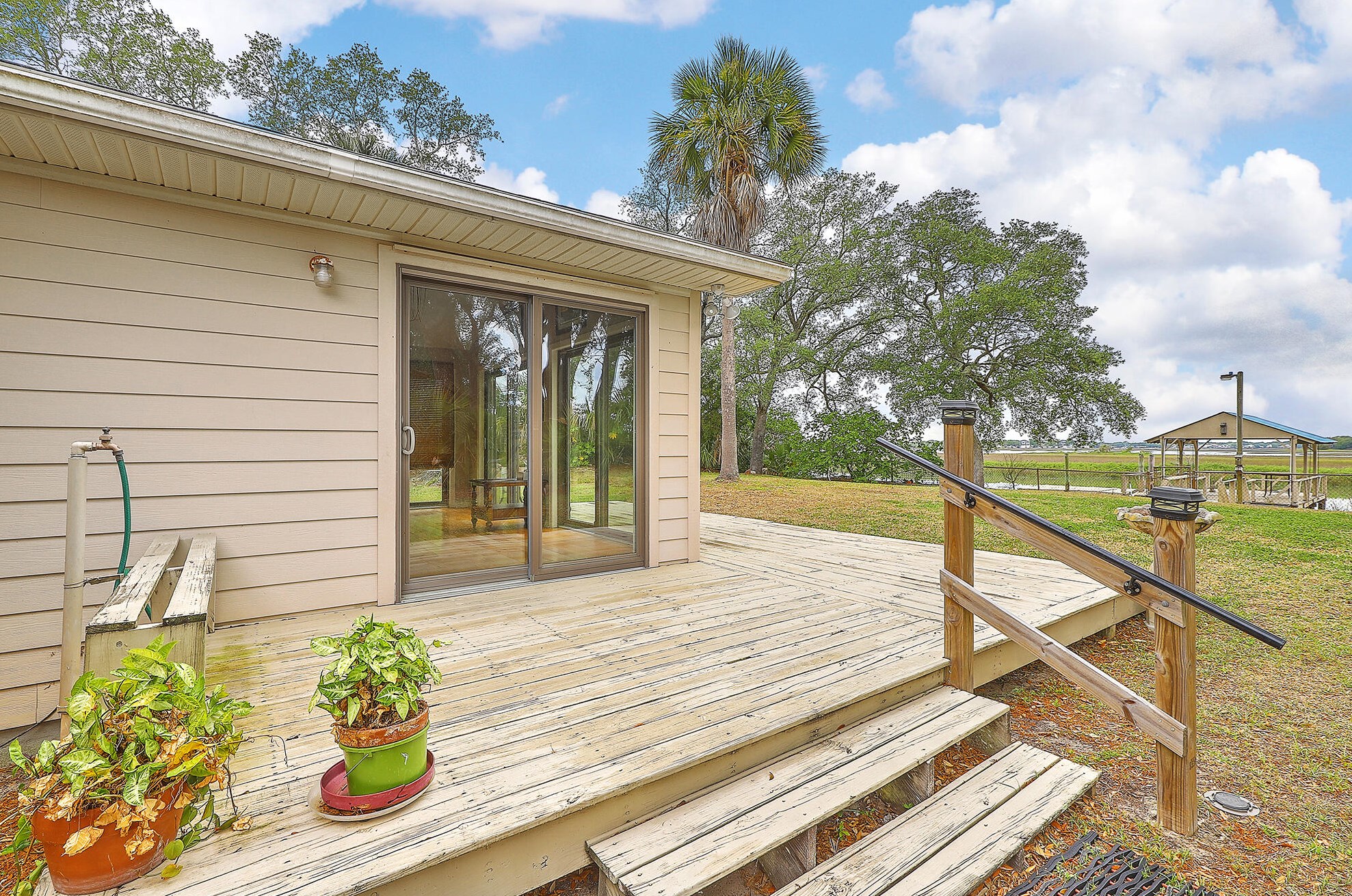 1632 Oak Island Dr, Charleston SC 29412-9519 exterior