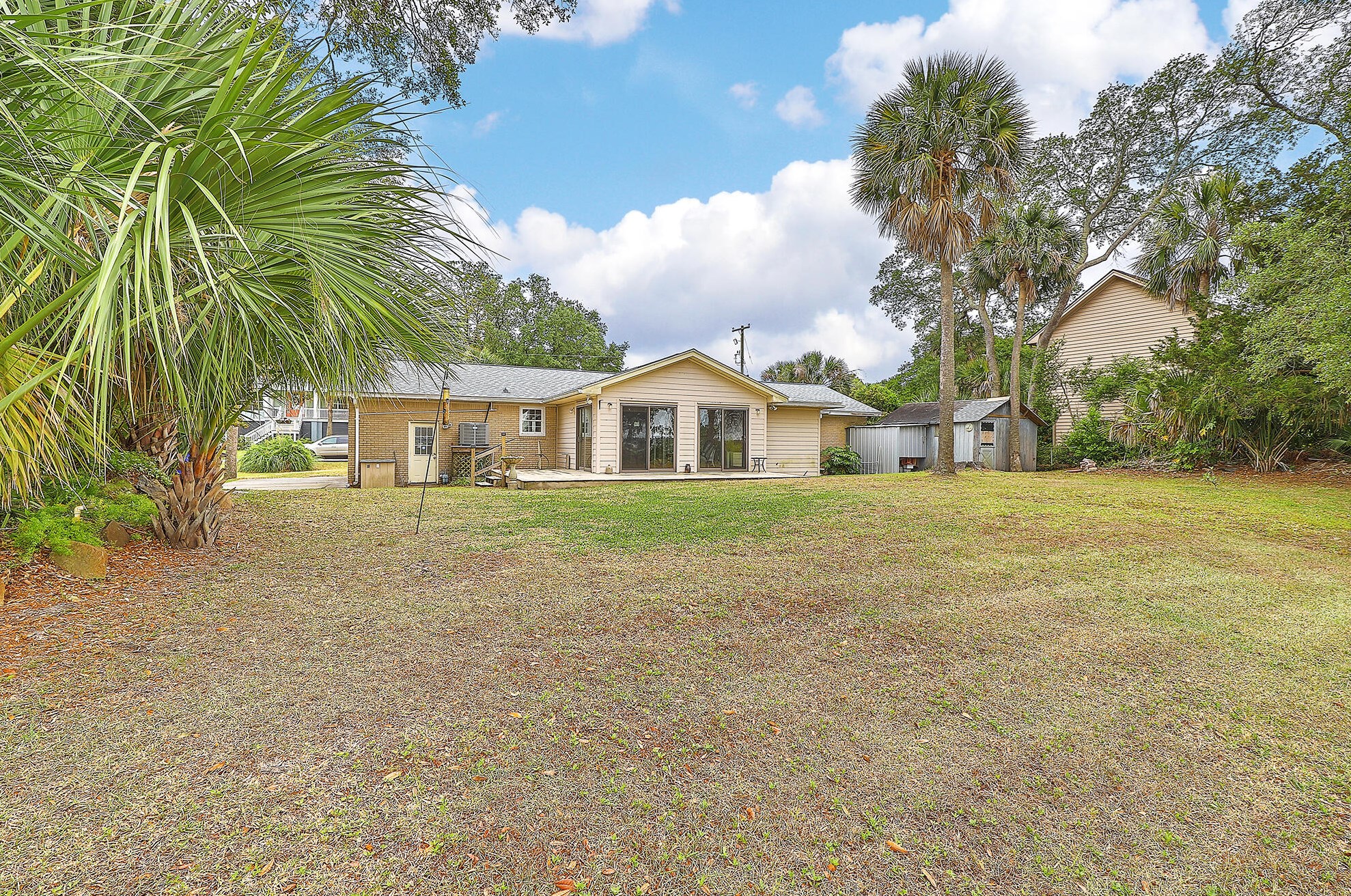 1632 Oak Island Dr, Charleston SC 29412-9519 exterior