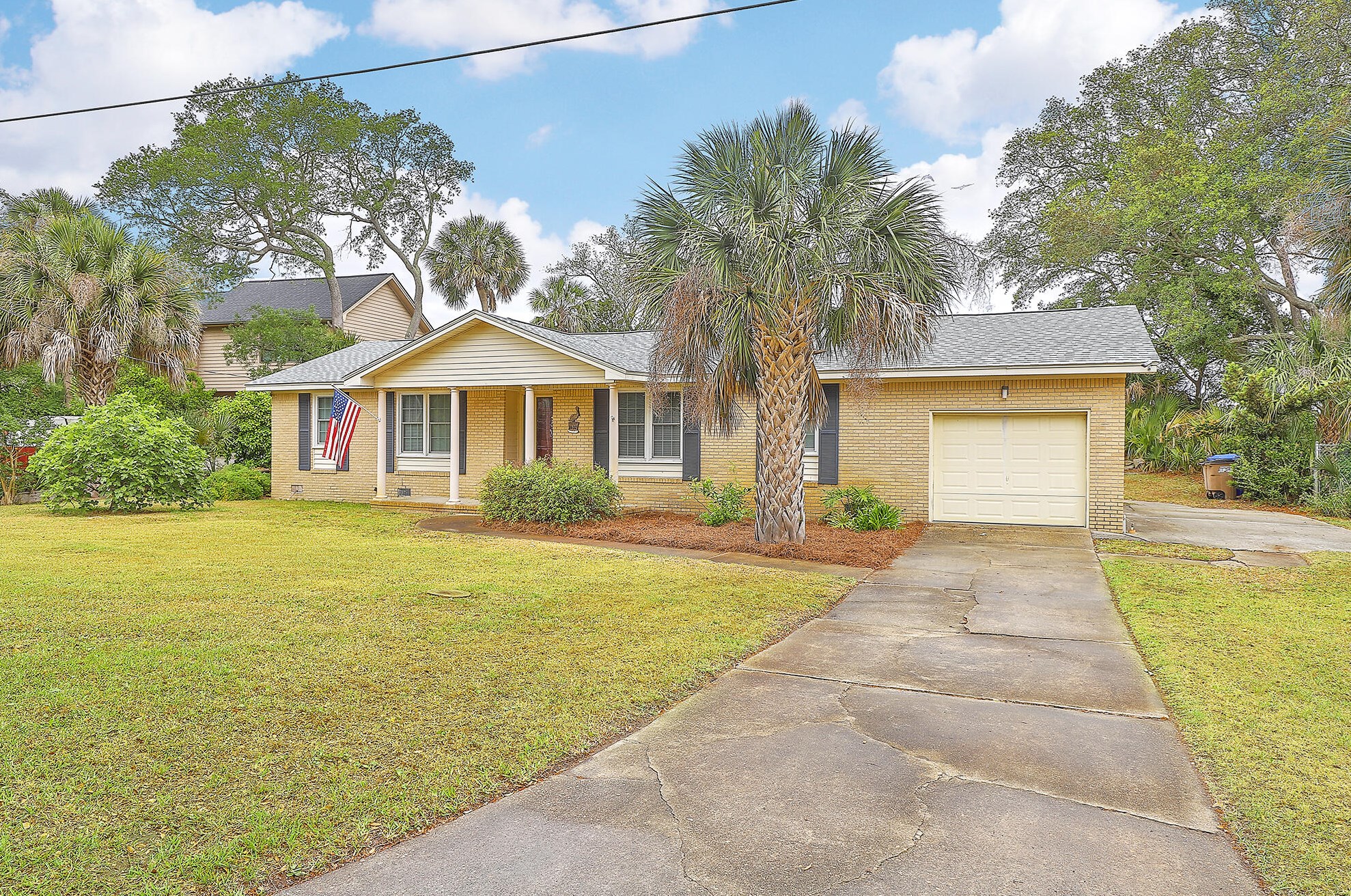 1632 Oak Island Dr, Charleston SC 29412-9519 exterior