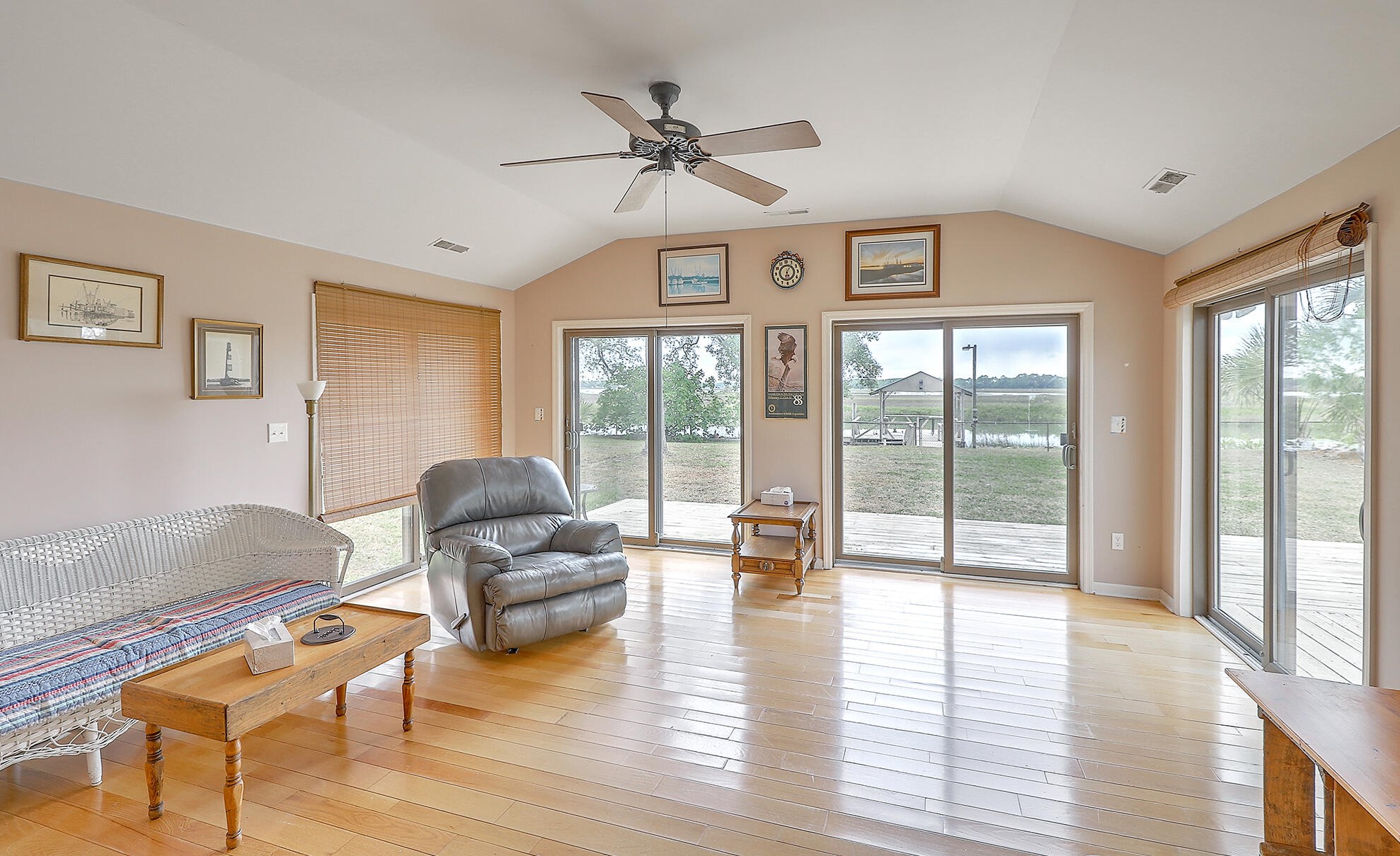 1632 Oak Island Dr, Charleston SC 29412-9519 exterior