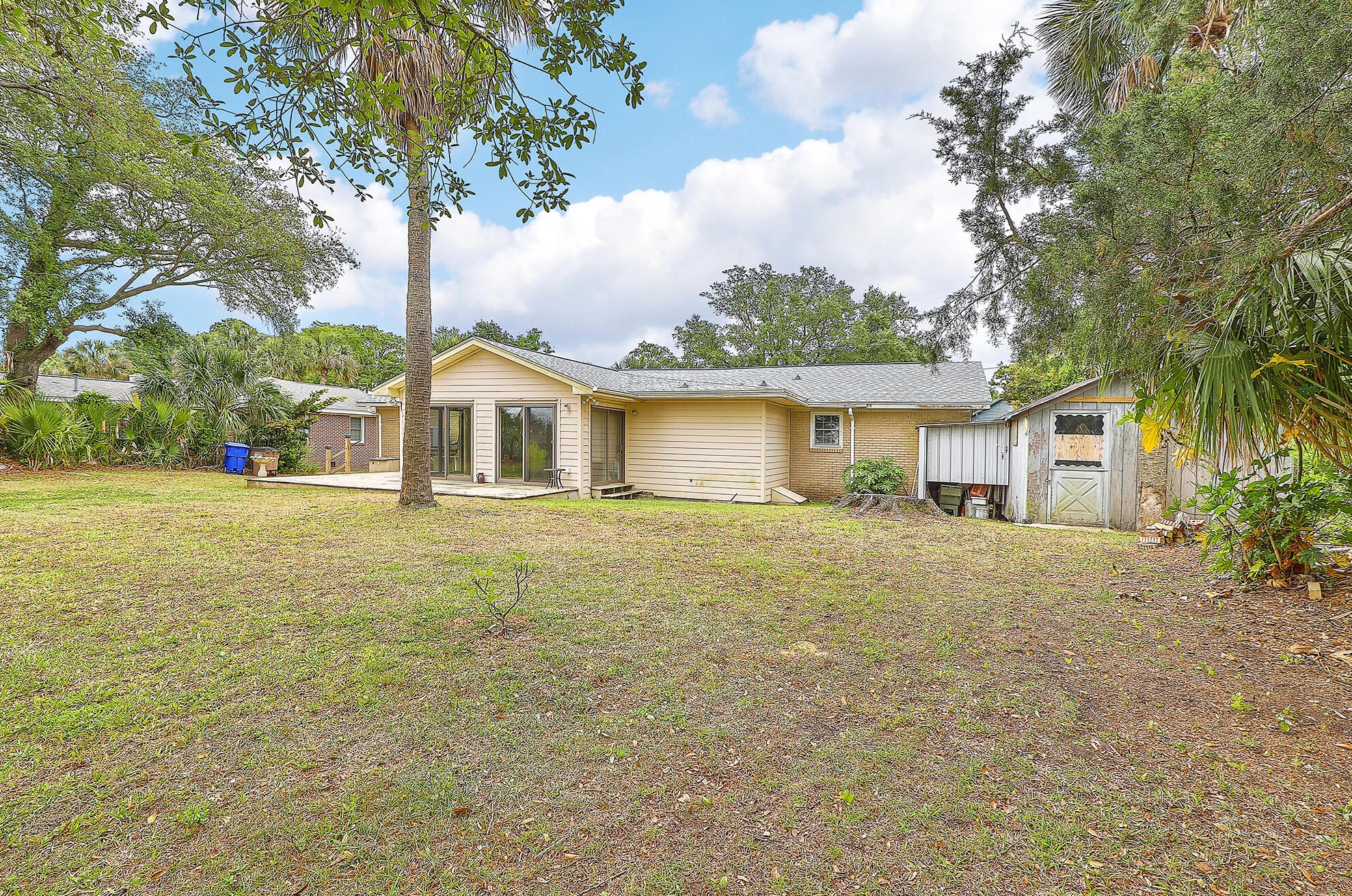 1632 Oak Island Dr, Charleston SC 29412-9519 exterior