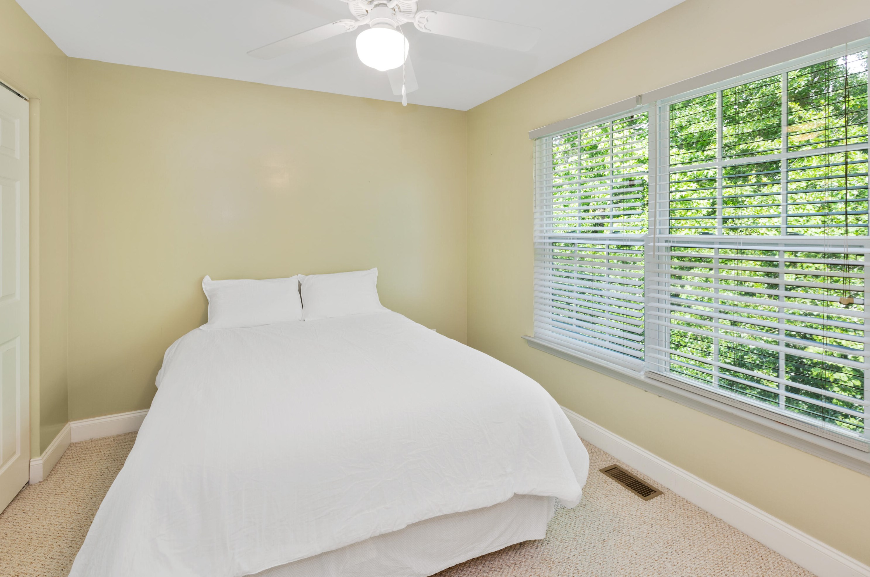 4027 Hartland St, Charleston SC 29414-6095 exterior