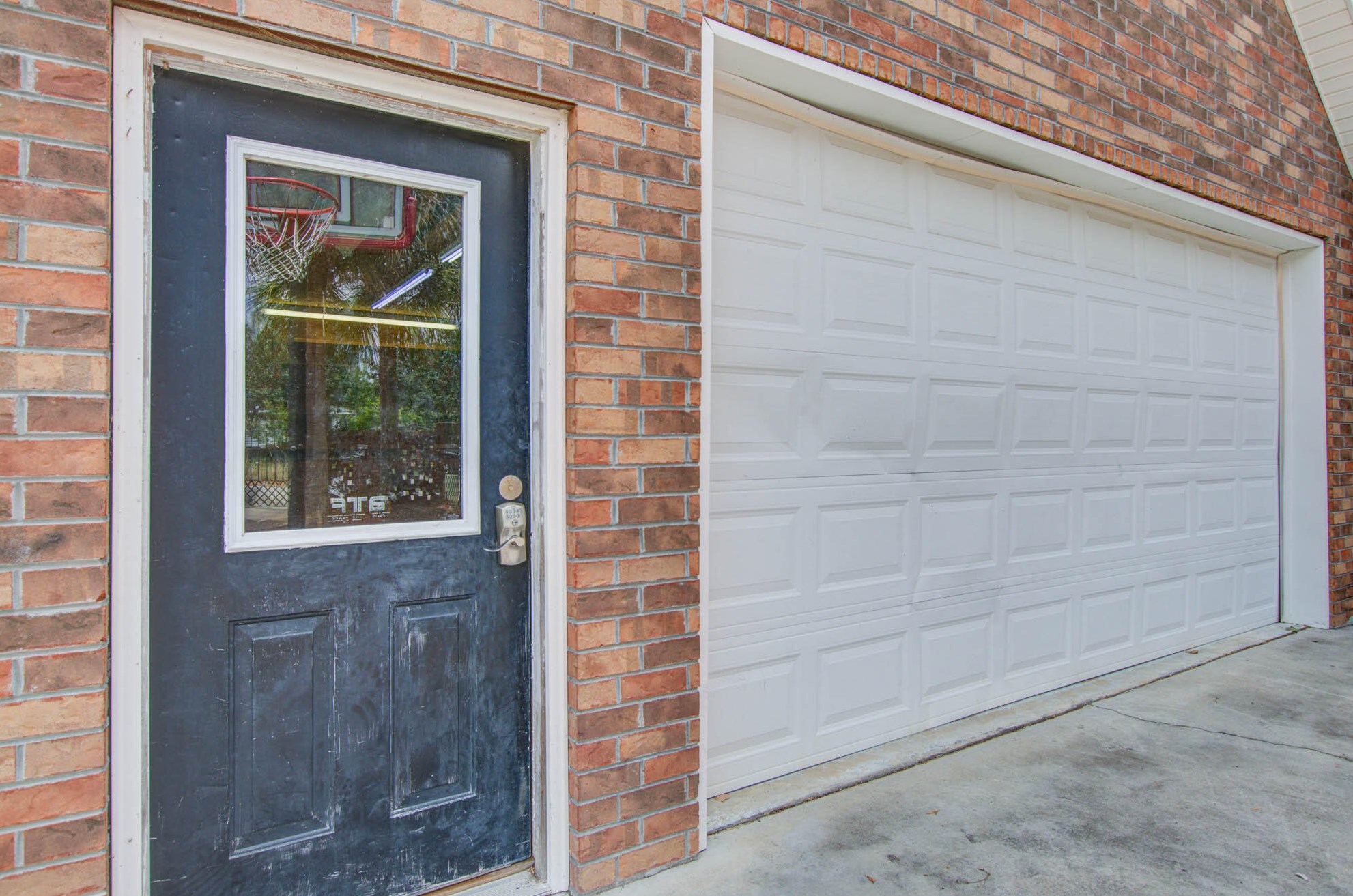 1106 Maplecrest Dr, Moncks Corner SC  29461-2951 exterior