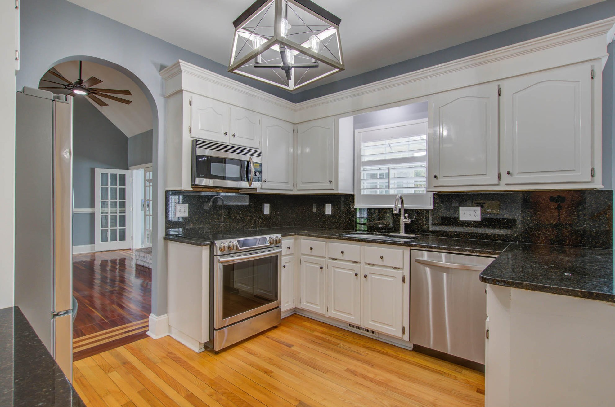 1106 Maplecrest Dr, Moncks Corner SC  29461-2951 exterior