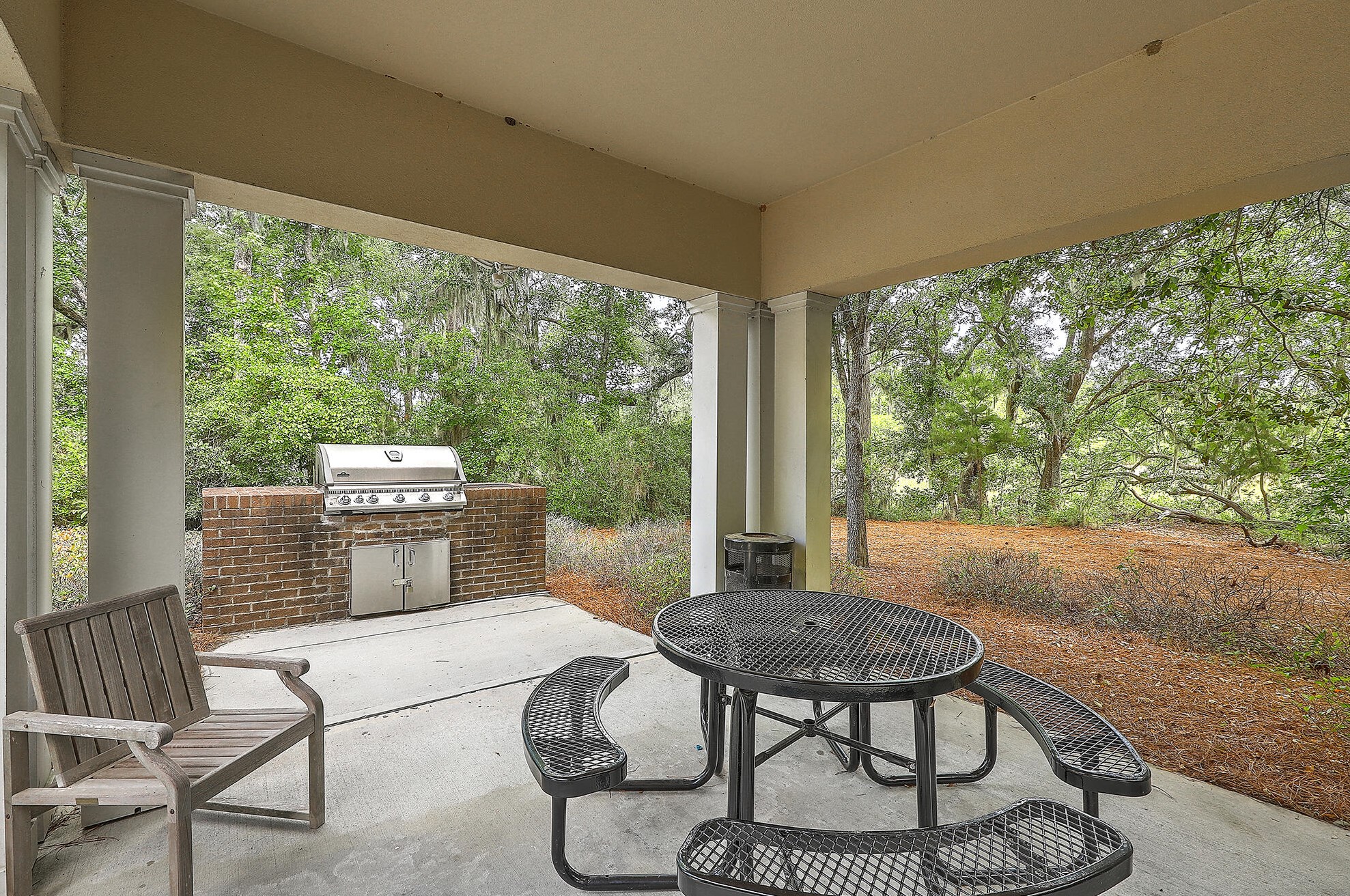 200 River Landing Dr, Charleston SC  29492-8282 exterior