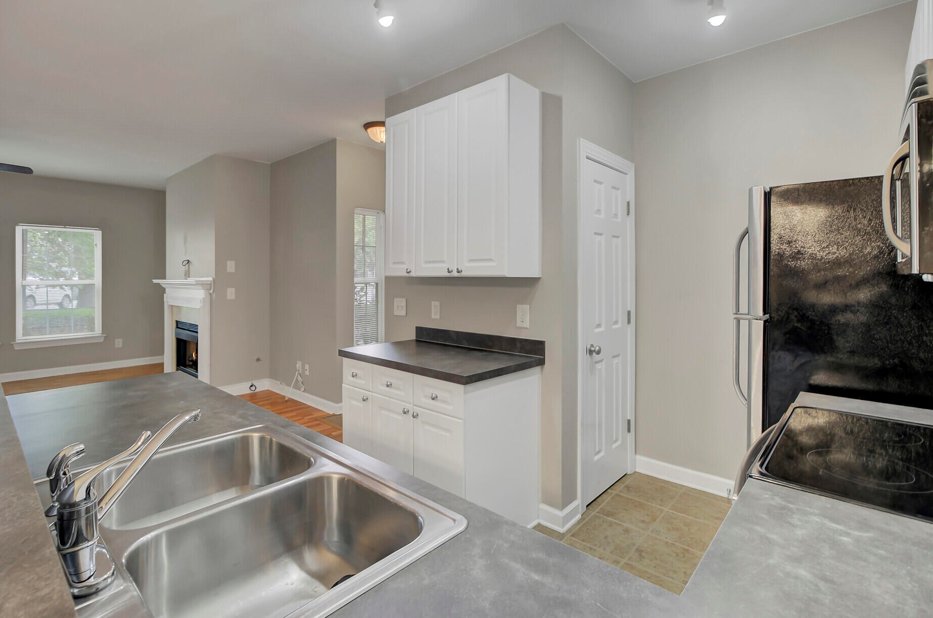 502 Elgin Ct, Charleston SC 29414-9097 exterior