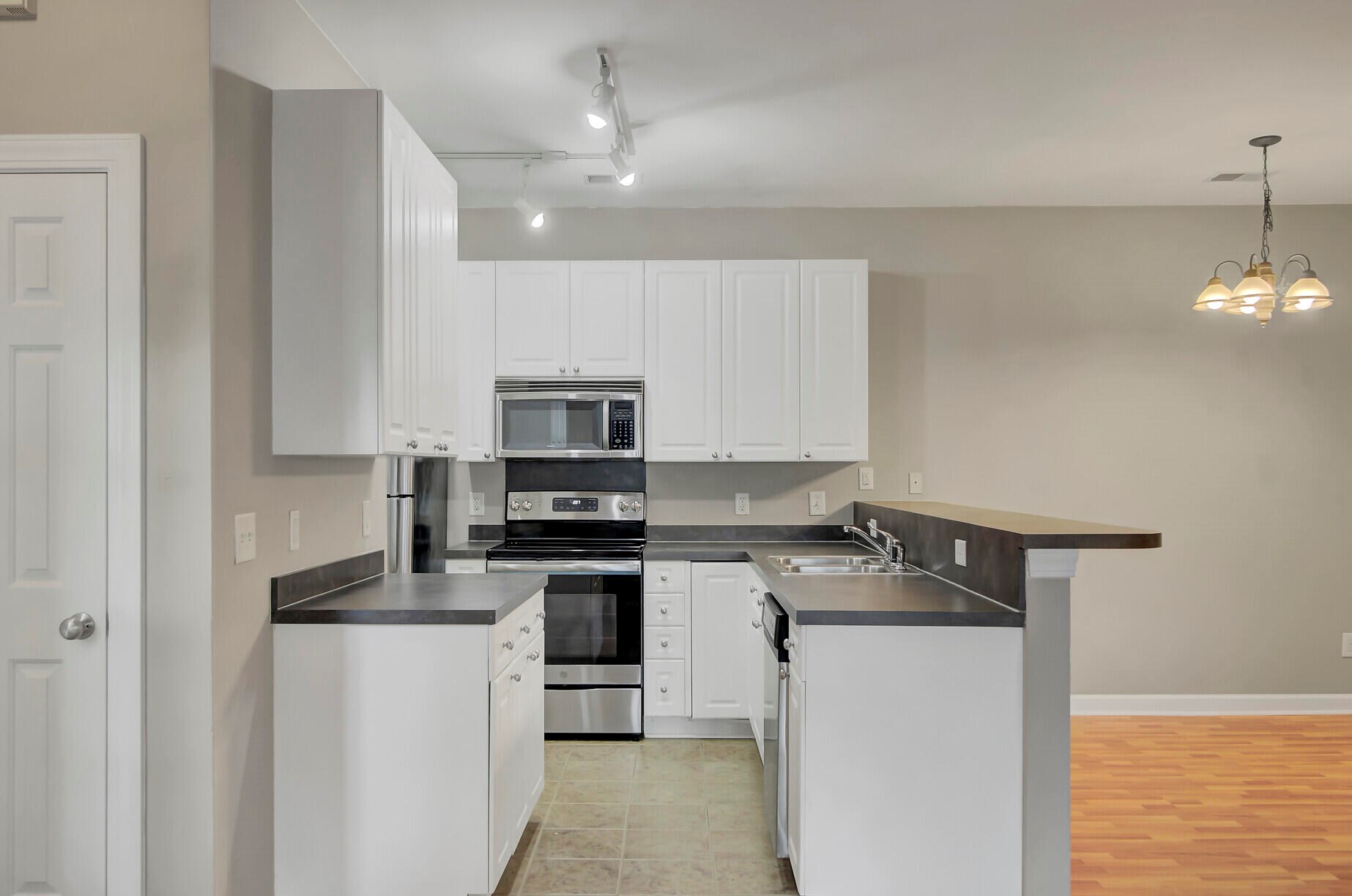 502 Elgin Ct, Charleston SC 29414-9097 exterior