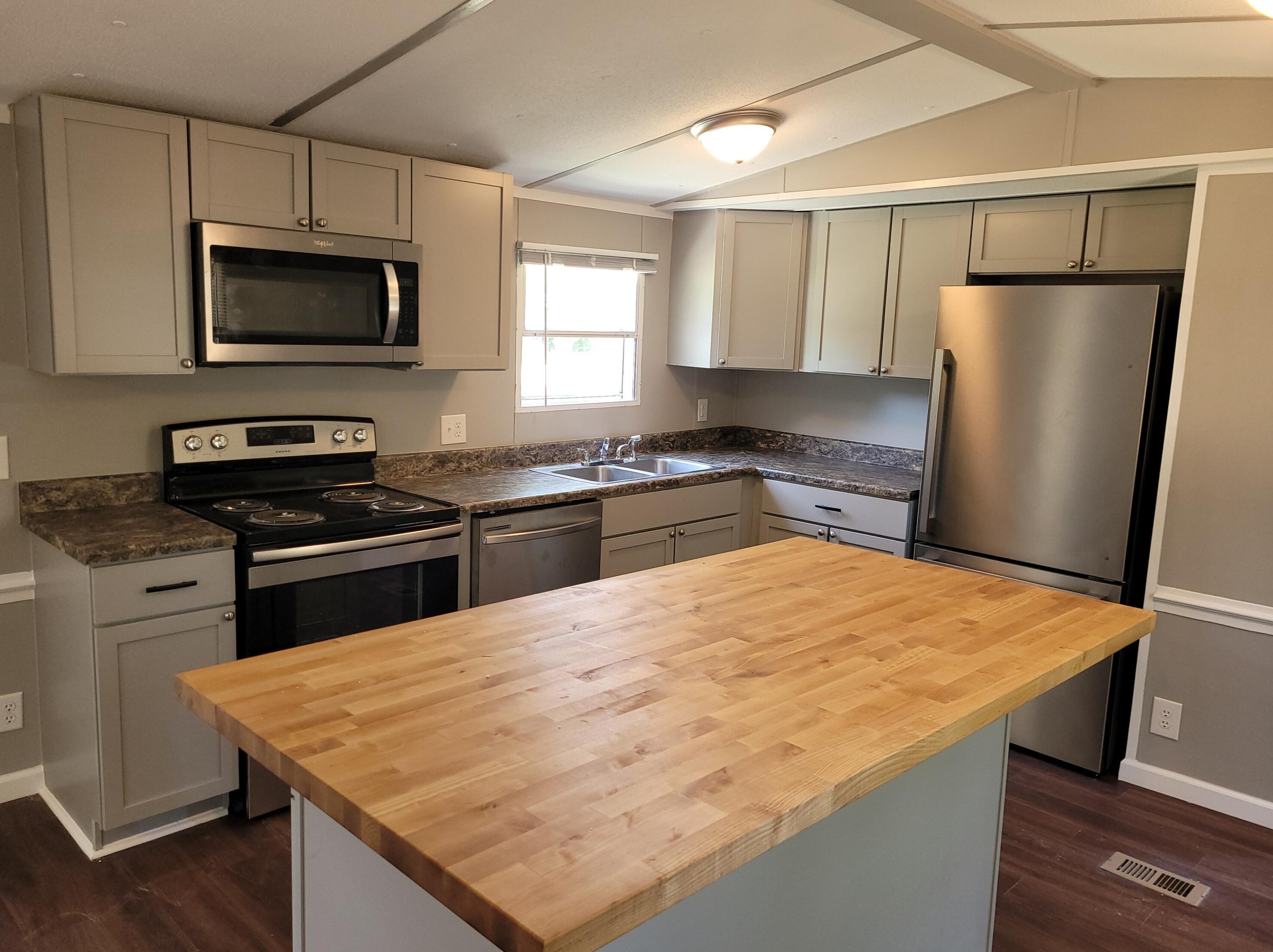 1110 Calamus Pond Rd, Summerville SC  29486-2703 exterior