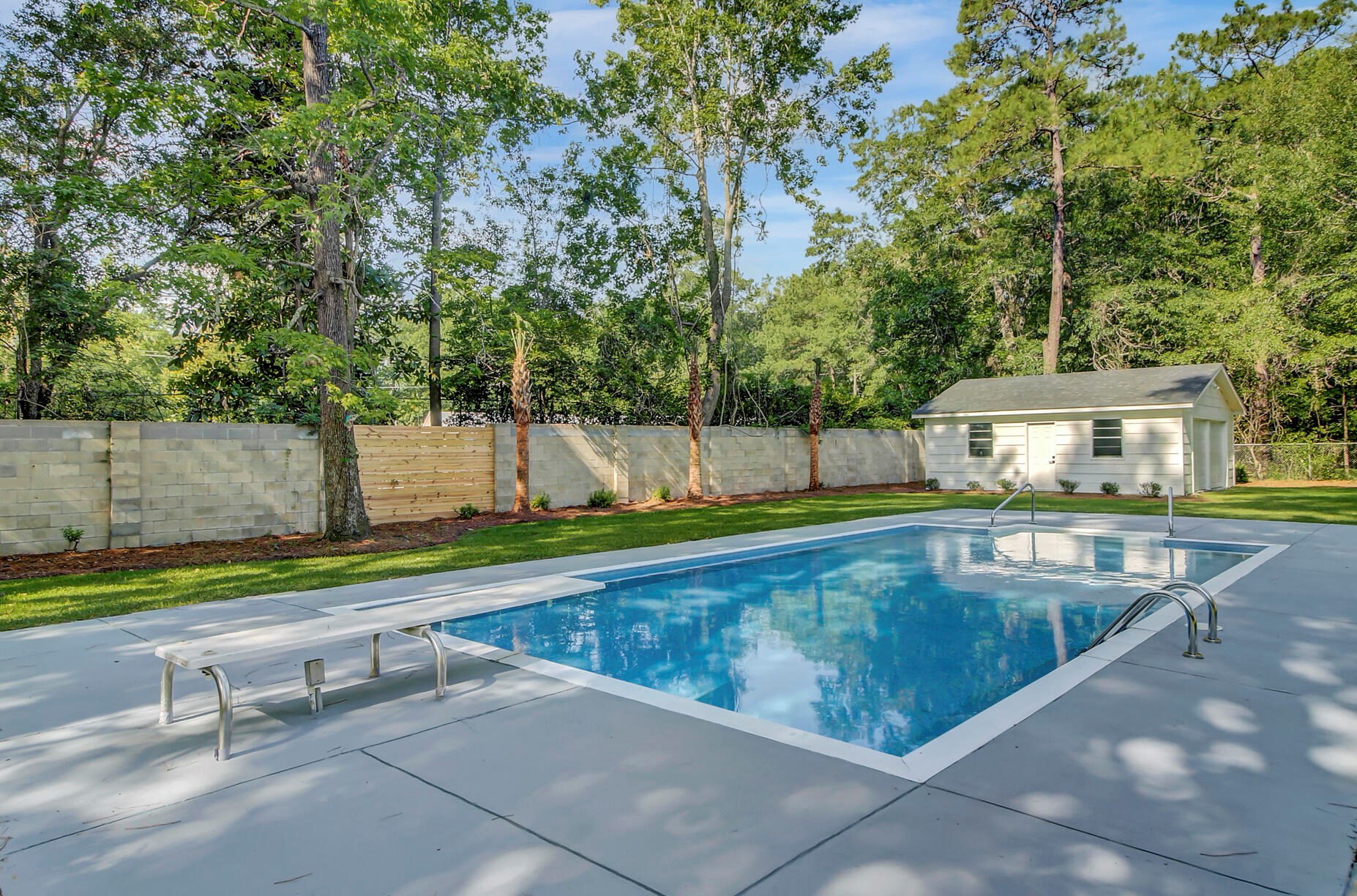 113 Reynolds Rd, Summerville SC  29483-4026 exterior