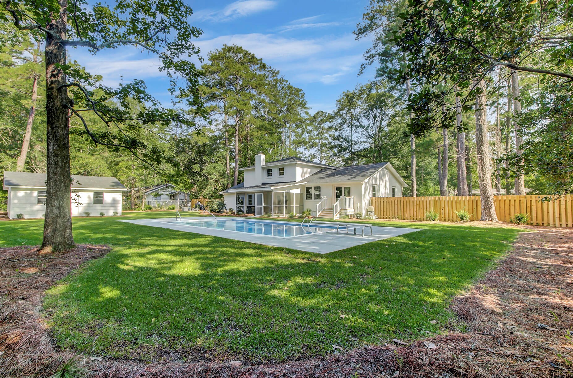 113 Reynolds Rd, Summerville SC  29483-4026 exterior