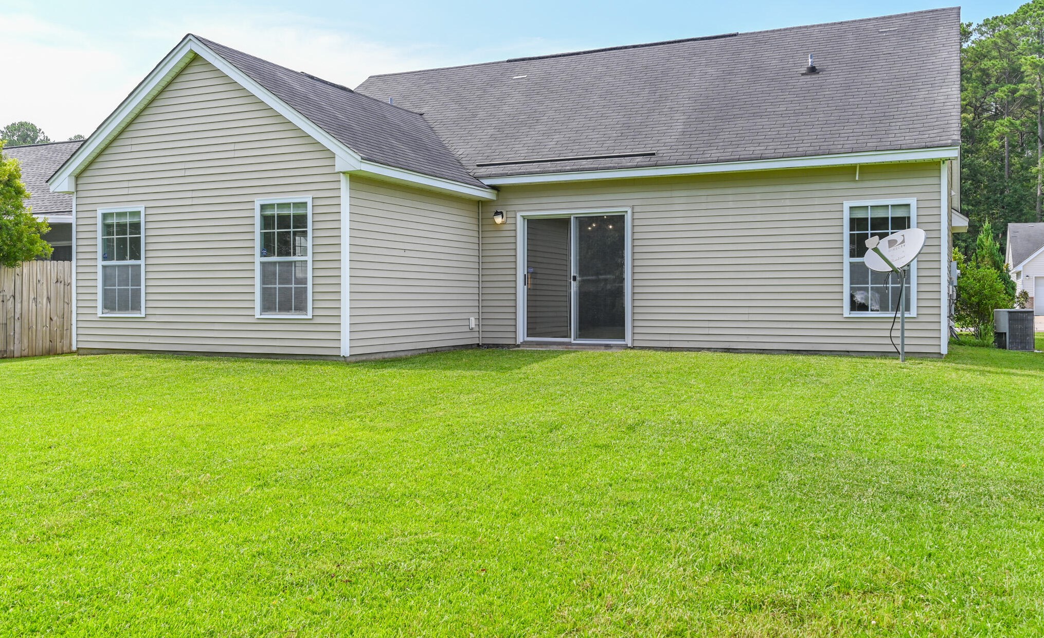 323 Slow Ml Dr, Charleston SC 29445-9641 exterior