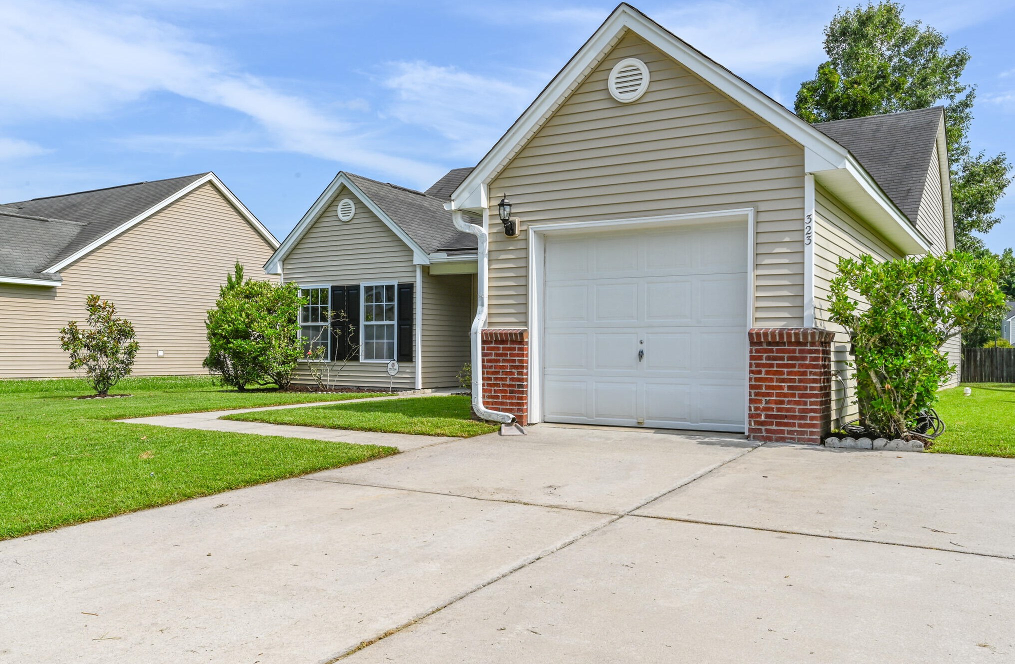 323 Slow Ml Dr, Charleston SC 29445-9641 exterior