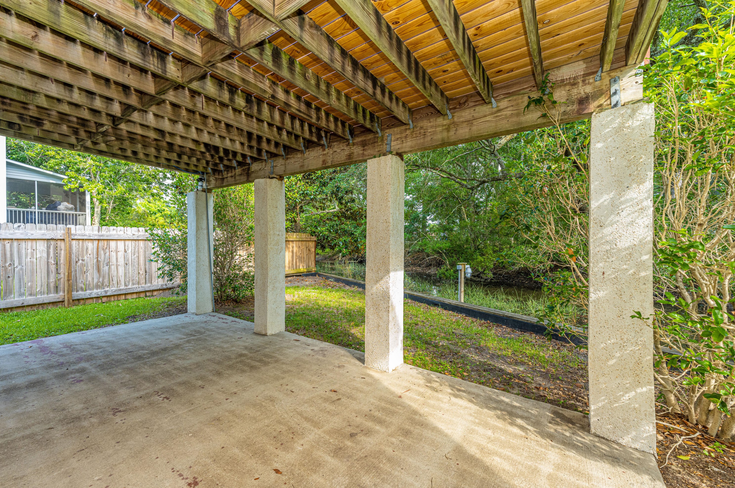 49 Oyster Point Row, Charleston SC  29412-3615 exterior