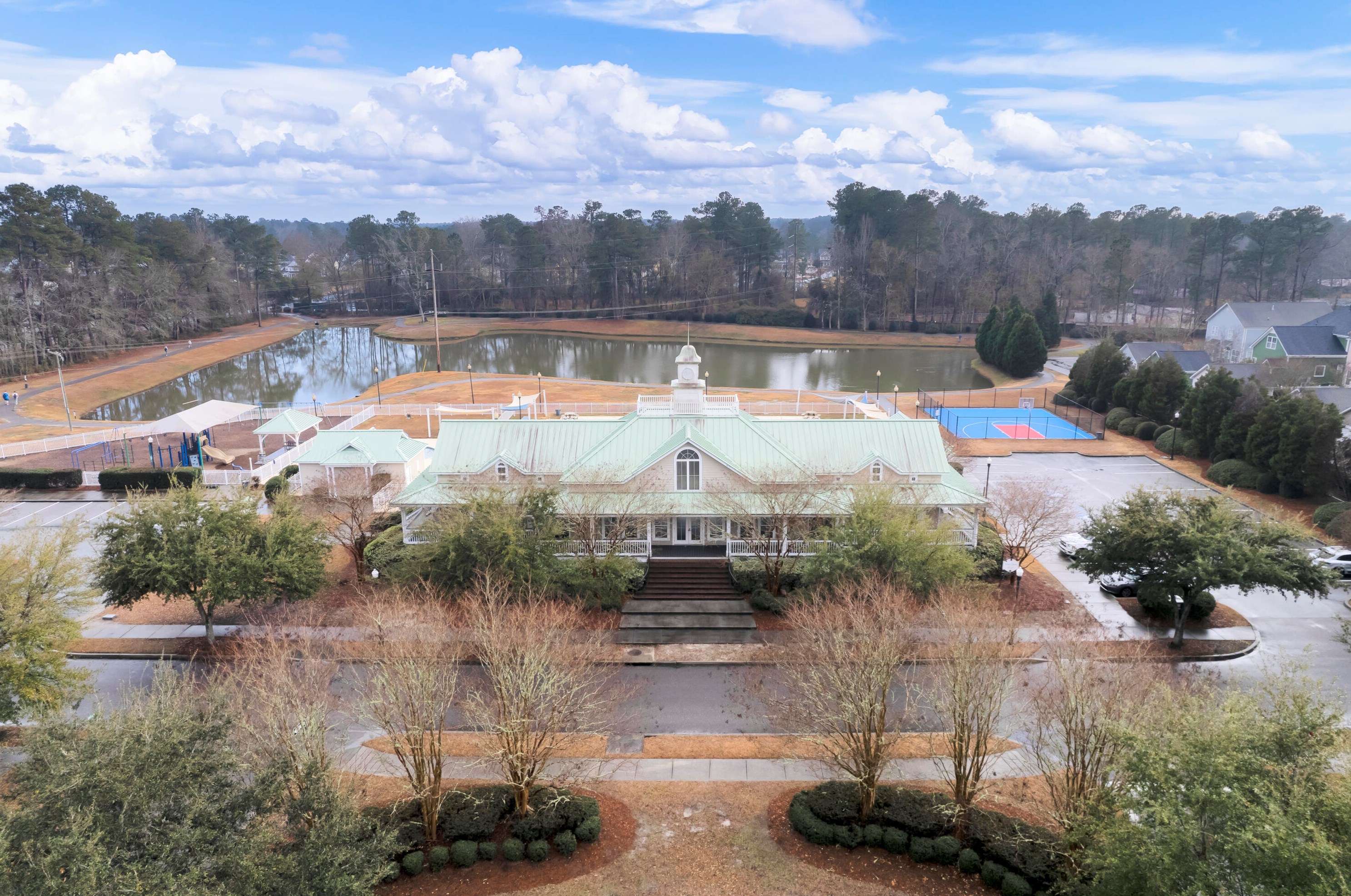 322 White Gables Dr, Summerville SC  29483-5552 exterior