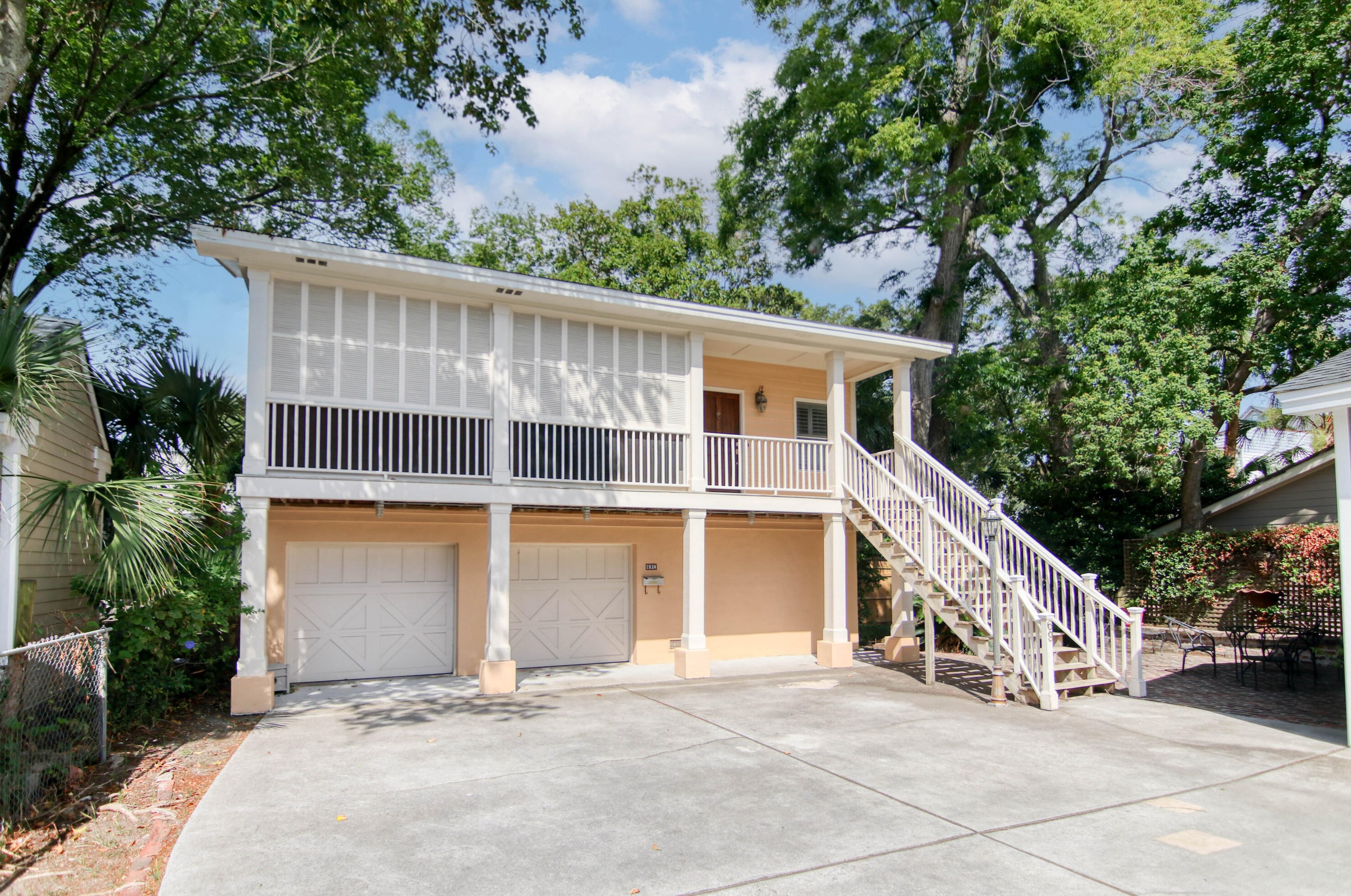 69 Ashley Ave, Charleston SC 29401-1282 exterior