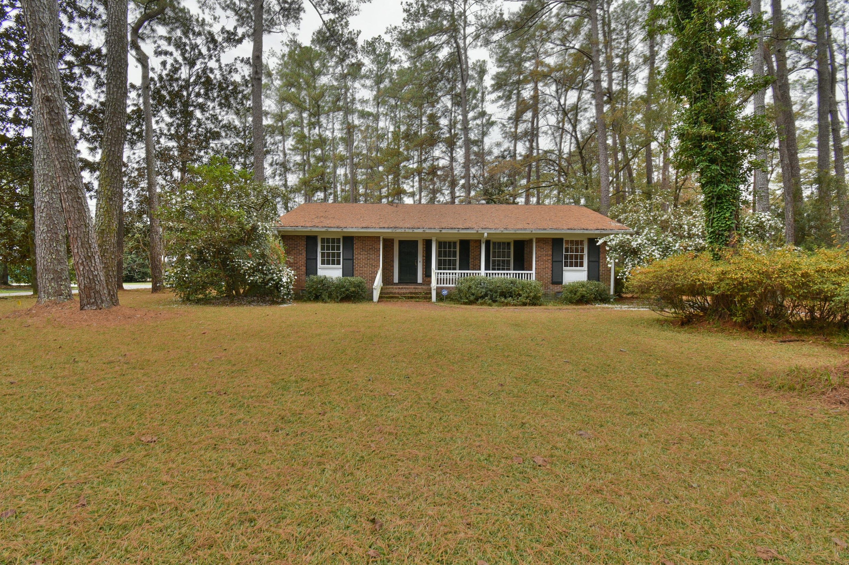201 Fenwick Rd, Walterboro SC  29488-3572 exterior